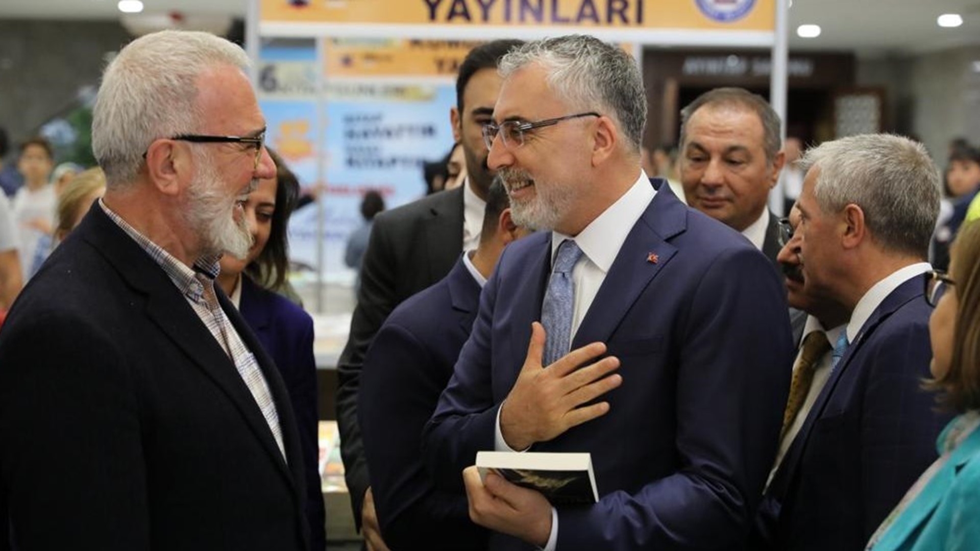 Çalışma ve Sosyal Güvenlik Bakanı Prof. Dr. Vedat Işıkhan, bir dizi ziyaretlerde bulunmak ve programlara katılmak üzere Gaziantep’e gitti.