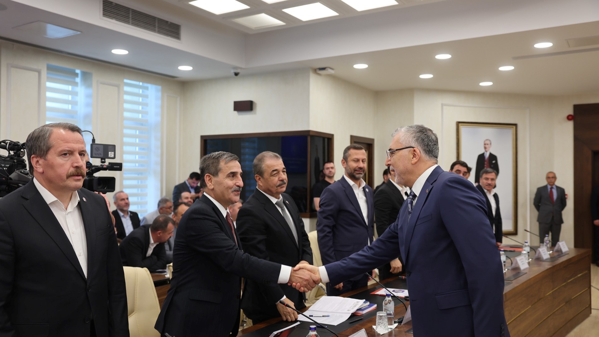 Bakan Işıkhan, "8. Dönem Toplu Sözleşme Görüşmeleri" Hazırlık Toplantısına Başkanlık Etti