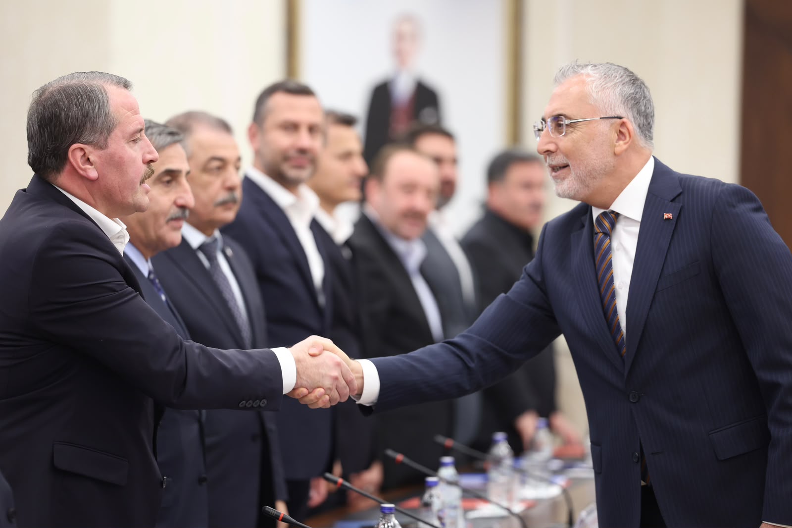 Kamu Personeli Danışma Kurulu (KPDK) Toplantısı, Çalışma ve Sosyal Güvenlik Bakanı Prof. Dr. Vedat Işıkhan’ın başkanlığında gerçekleşti. KPDK, “Kamu Personel Sistemine İlişkin Düzenleme İhtiyacı Bulunan Hususlar” gündemiyle Çalışma ve Sosyal Güvenlik Bakanlığı Reşat Moralı Toplantı Salonu’nda toplandı.