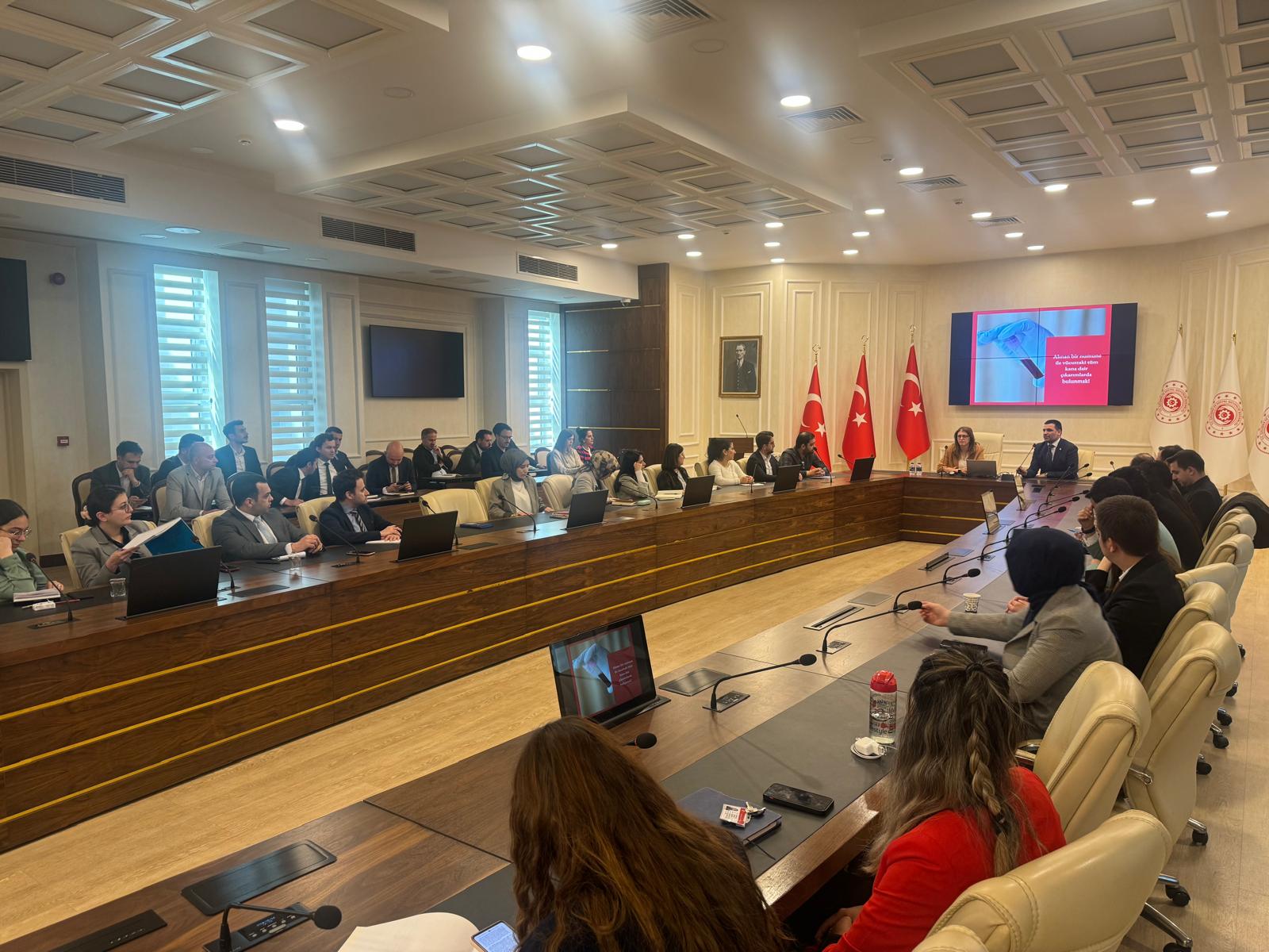 Genel Müdürlüğümüzde çalışan ve 2 yılını tamamlayan Çalışma Uzman Yardımcılarımıza yönelik tez hazırlama sürecinde Bilimsel Araştırma Yöntemleri Eğitimi gerçekleştirildi.