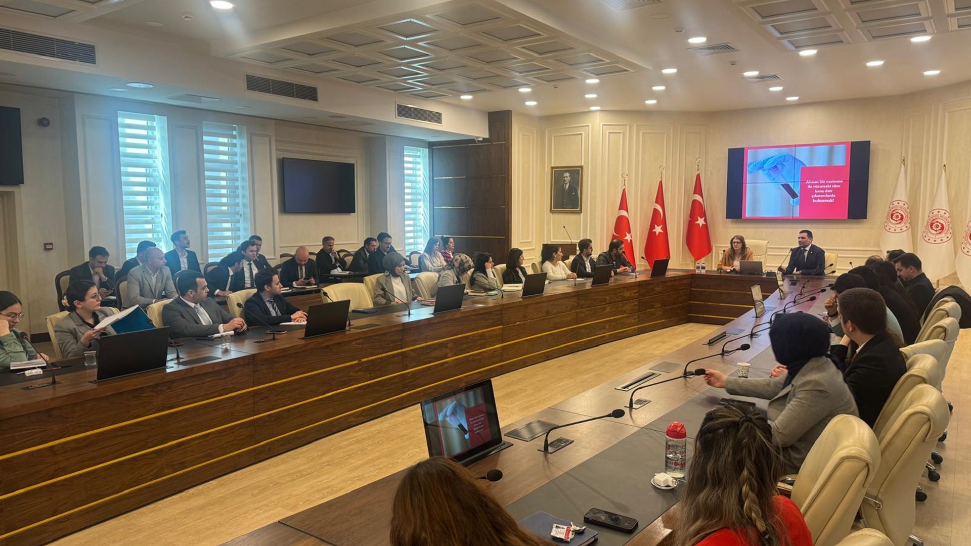 Genel Müdürlüğümüzde çalışan ve 2 yılını tamamlayan Çalışma Uzman Yardımcılarımıza yönelik tez hazırlama sürecinde Bilimsel Araştırma Yöntemleri Eğitimi gerçekleştirildi.