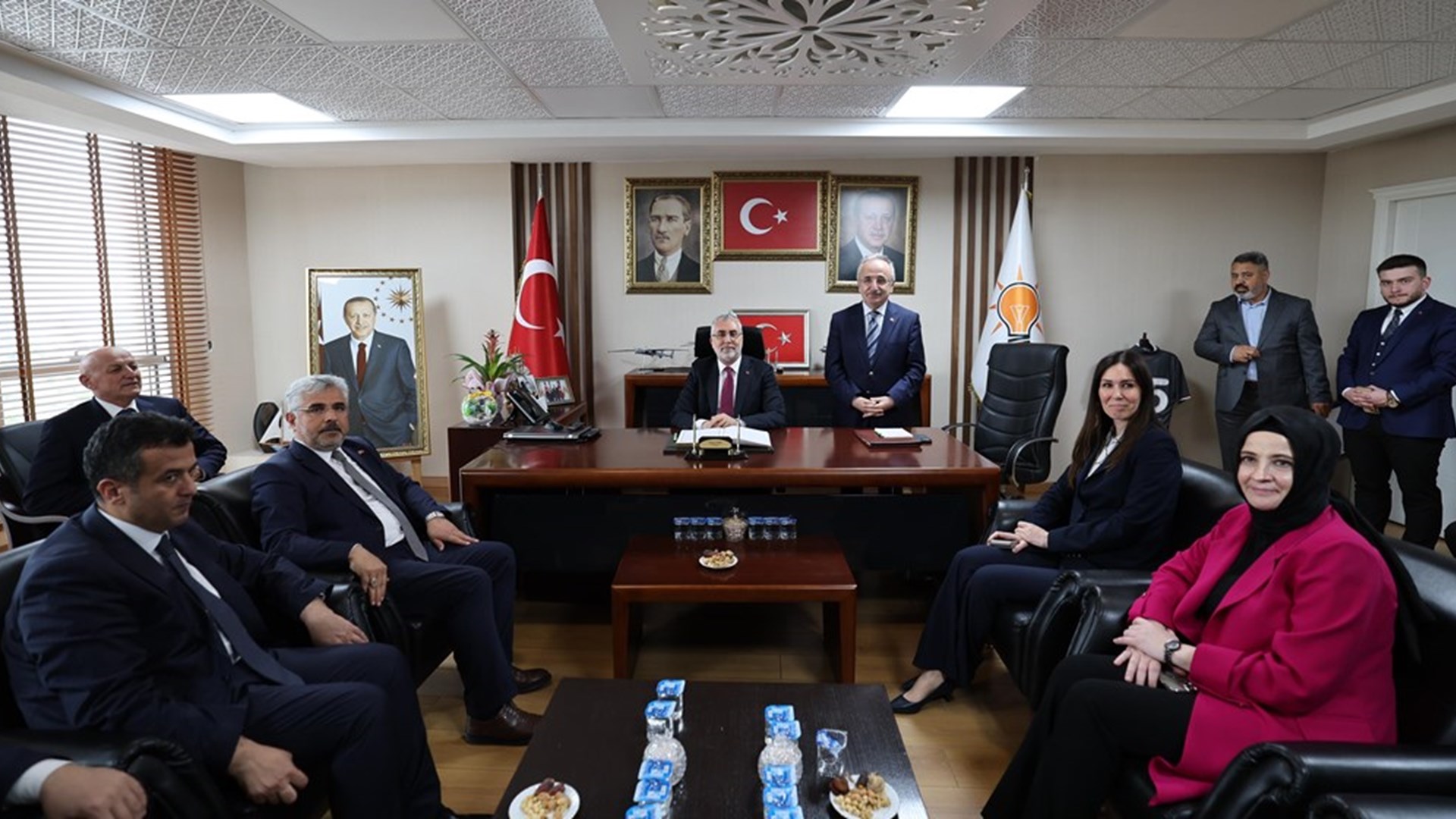 Çalışma ve Sosyal Güvenlik Bakanı Prof. Dr. Vedat Işıkhan, “Kadın İstihdam Sistemi İş-Pozitif Tanıtım Programı ve Fuar Açılışı” na katılmak ve çeşitli ziyaretlerde bulunmak üzere Samsun’a gitti.