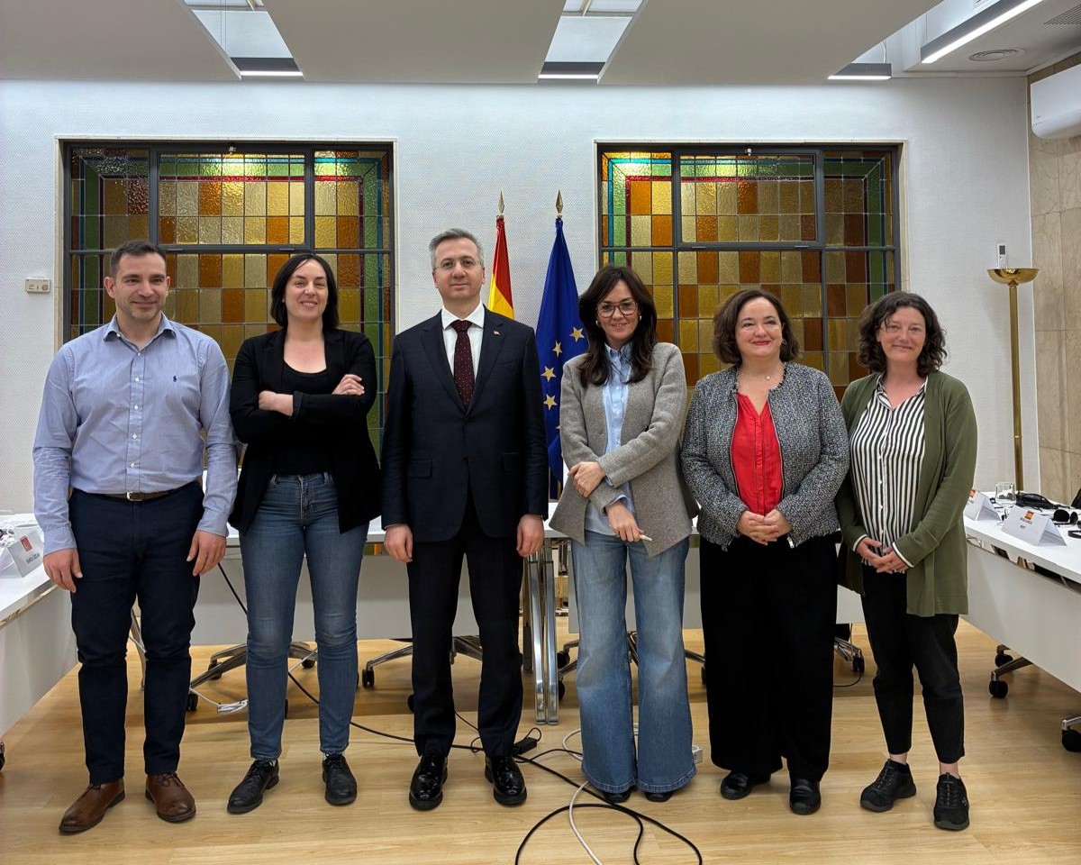 Rehberlik ve Teftiş Başkanımız Bekir Aktürk, Başkan Yardımcımız Resül Yılmaz ve beraberindeki heyet, 7 Mayıs 2025 tarihinde İspanya’nın iş sağlığı ve güvenliği alanındaki yetkili kurumu olan Ulusal İş Sağlığı ve Güvenliği Enstitüsü (INSST) ile toplantıya katıldı.