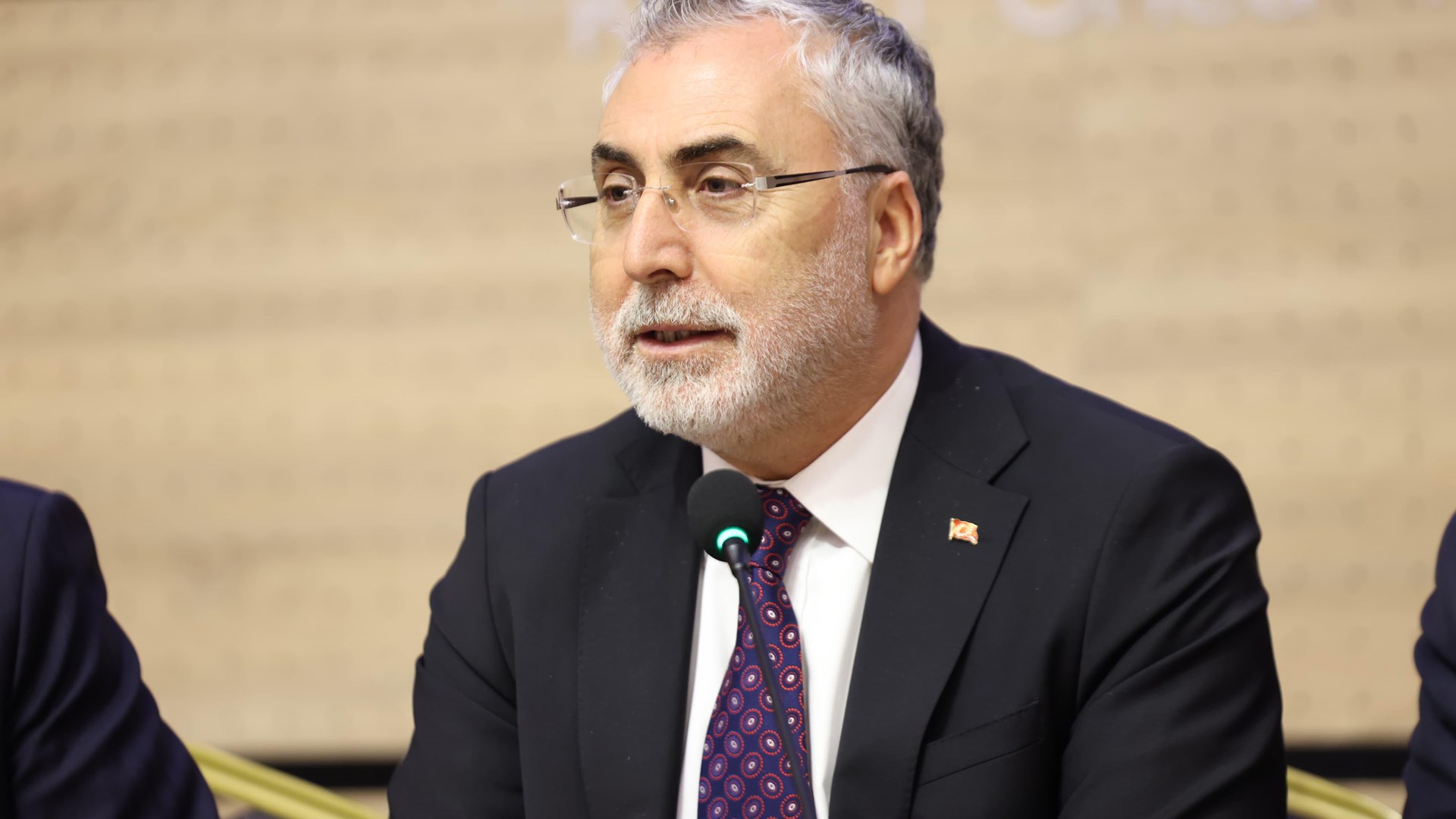 Bakan Işıkhan, Bingöl’de Ziyaretlerde Bulundu