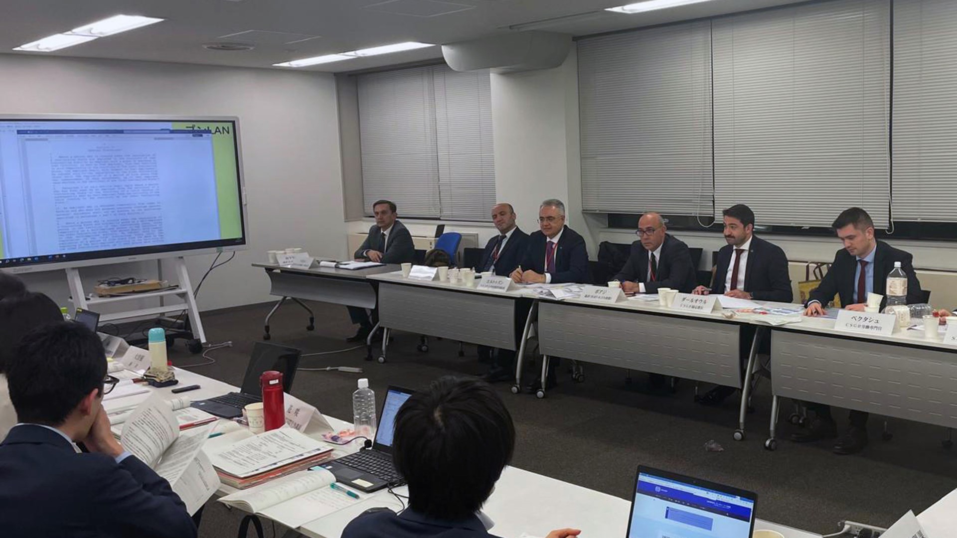 A delegation comprising the representatives of our Ministry and Social Security Institution (SSI) and officials of the Ministry of Health, Labour and Welfare, and the Ministry of Foreign Affairs of Japan convened in Tokyo, the capital of Japan, for the 9th Round of Negotiations on signing a social security agreement between the two countries.