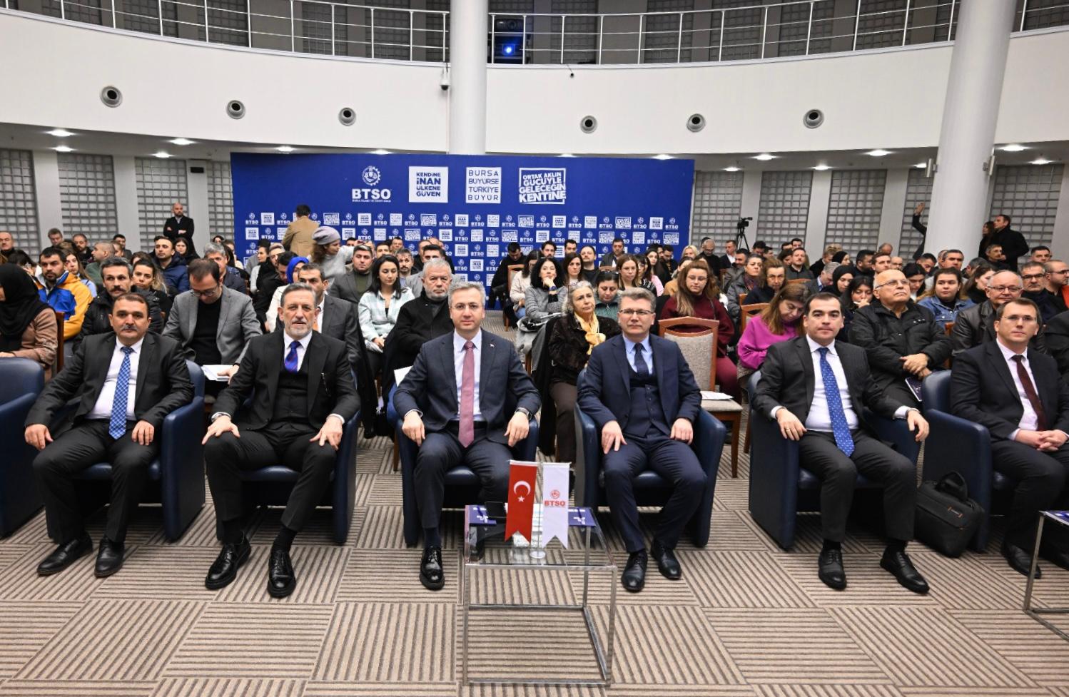 Rehberlik ve Teftiş Başkanlığı tarafından, Bursa Ticaret ve Sanayi Odası (BTSO) ev sahipliğinde, 6 Şubat 2025 tarihinde iş teftiş faaliyetleri ve mevzuat hakkında bilgilendirme toplantısı düzenledi.