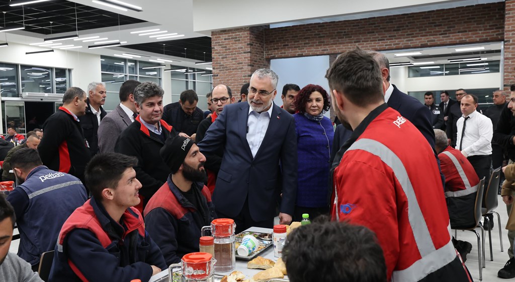 Çalışma ve Sosyal Güvenlik Bakanı Prof. Dr. Vedat Işıkhan, çeşitli temaslarda bulunmak ve programlara katılmak üzere Kırşehir’e gitti.