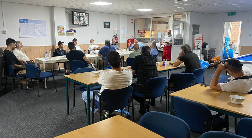 Deventer Çalışma ve Sosyal Güvenlik Ataşeliğimiz, Arnhem Ayasofya Camiinde vatandaşlarımızla bir araya geldi.