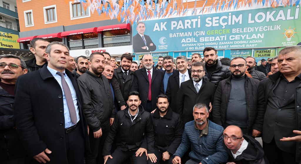 Çalışma ve Sosyal Güvenlik Bakanı Prof. Dr. Vedat Işıkhan, çeşitli temaslarda bulunmak ve programlara katılmak üzere Batman’a gitti.