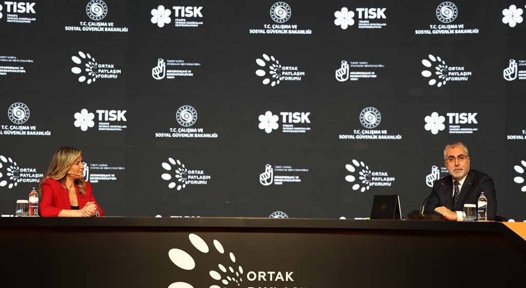 Çalışma ve Sosyal Güvenlik Bakanı Prof. Dr. Vedat Işıkhan, Cumhurbaşkanı Recep Tayyip Erdoğan’ın katılımıyla Çalışma ve Sosyal Güvenlik Bakanlığı ve Türkiye İşveren Sendikaları Konfederasyonu (TİSK) tarafından düzenlenen Ortak Paylaşım Forumu’nda konuştu.