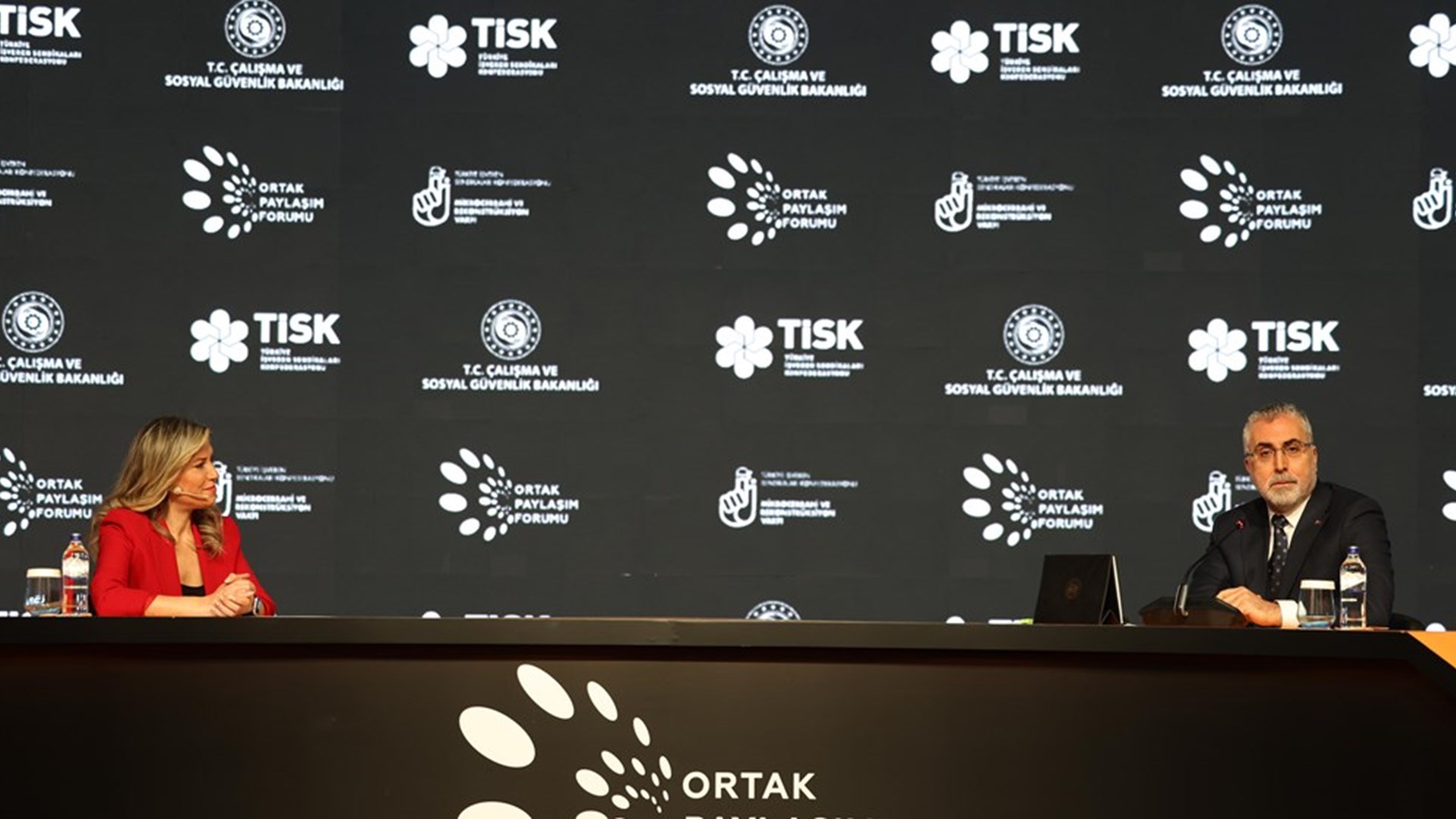 Çalışma ve Sosyal Güvenlik Bakanı Prof. Dr. Vedat Işıkhan, Cumhurbaşkanı Recep Tayyip Erdoğan’ın katılımıyla Çalışma ve Sosyal Güvenlik Bakanlığı ve Türkiye İşveren Sendikaları Konfederasyonu (TİSK) tarafından düzenlenen Ortak Paylaşım Forumu’nda konuştu.