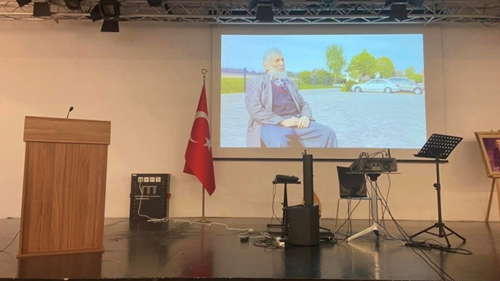 In collaboration with the Office of the Labour and Social Security Attaché in Salzburg, the Consulate General of Salzburg and Turkish Associations active in the region, a commemoration ceremony was held on 11 May 2024 to mark the 60th anniversary of the Labour Force Agreement, which was signed between Türkiye and Austria on 15 May 1964.