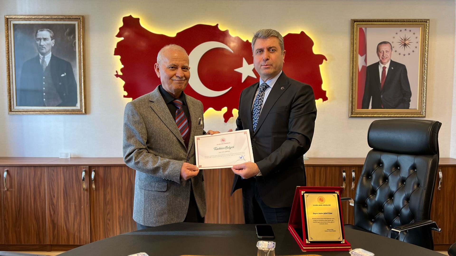 Genel Müdürlüğümüzde emekli olan personellere Teşekkür Plaketi verildi.