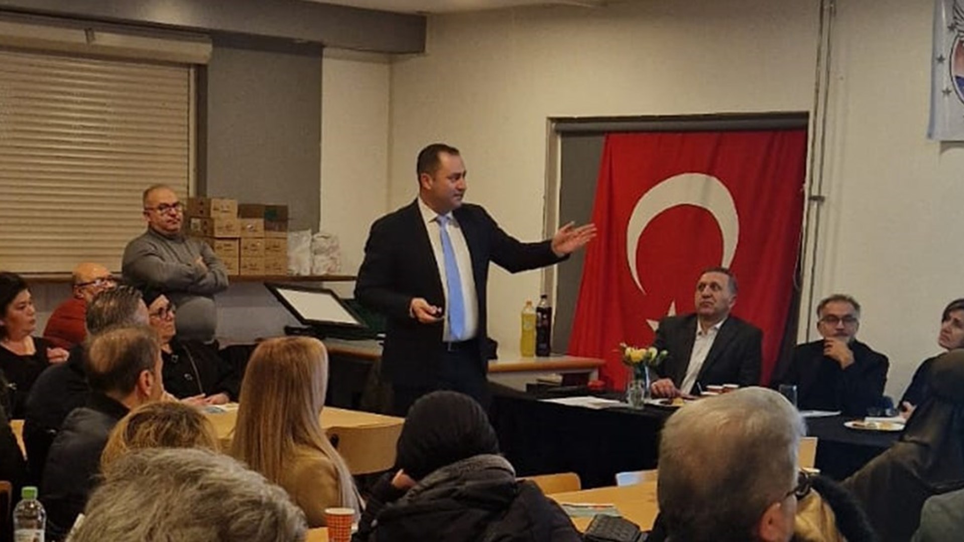 Our Labour and Social Security Attaché’s Office in Hengelo met with our citizens at the Turkish Mediterranean Alevi Union Lodge.