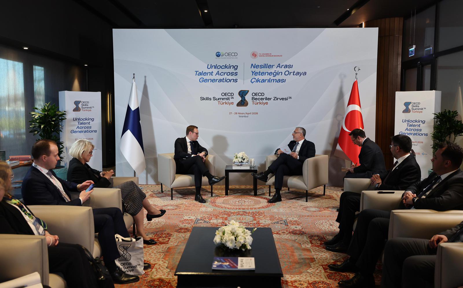 Bakan Işıkhan, OECD 2026 Beceriler Zirvesi Kapsamında İkili Görüşmelerde Bulundu
