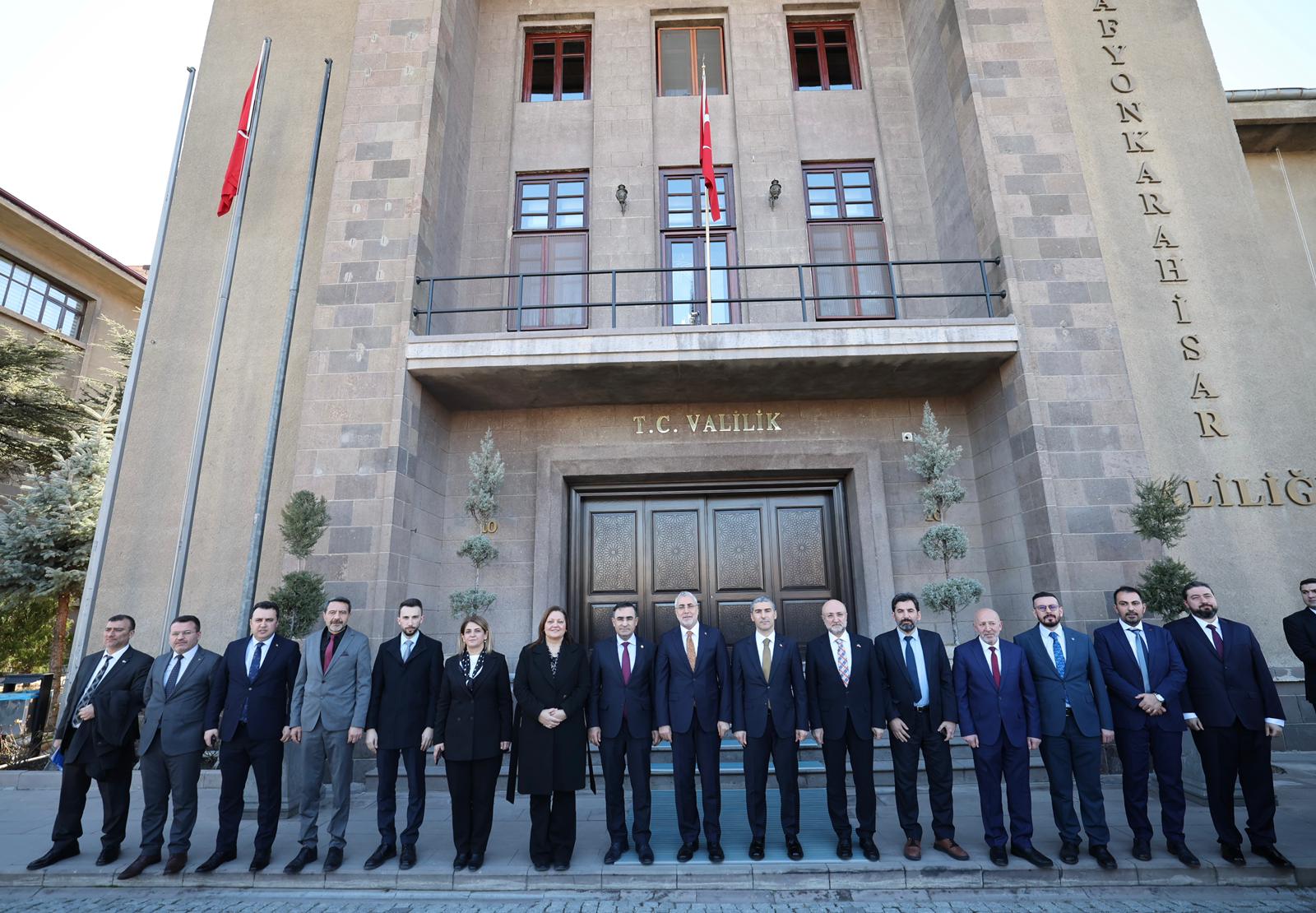 Bakan Işıkhan, Afyonkarahisar’da Ziyaretlerde Bulundu