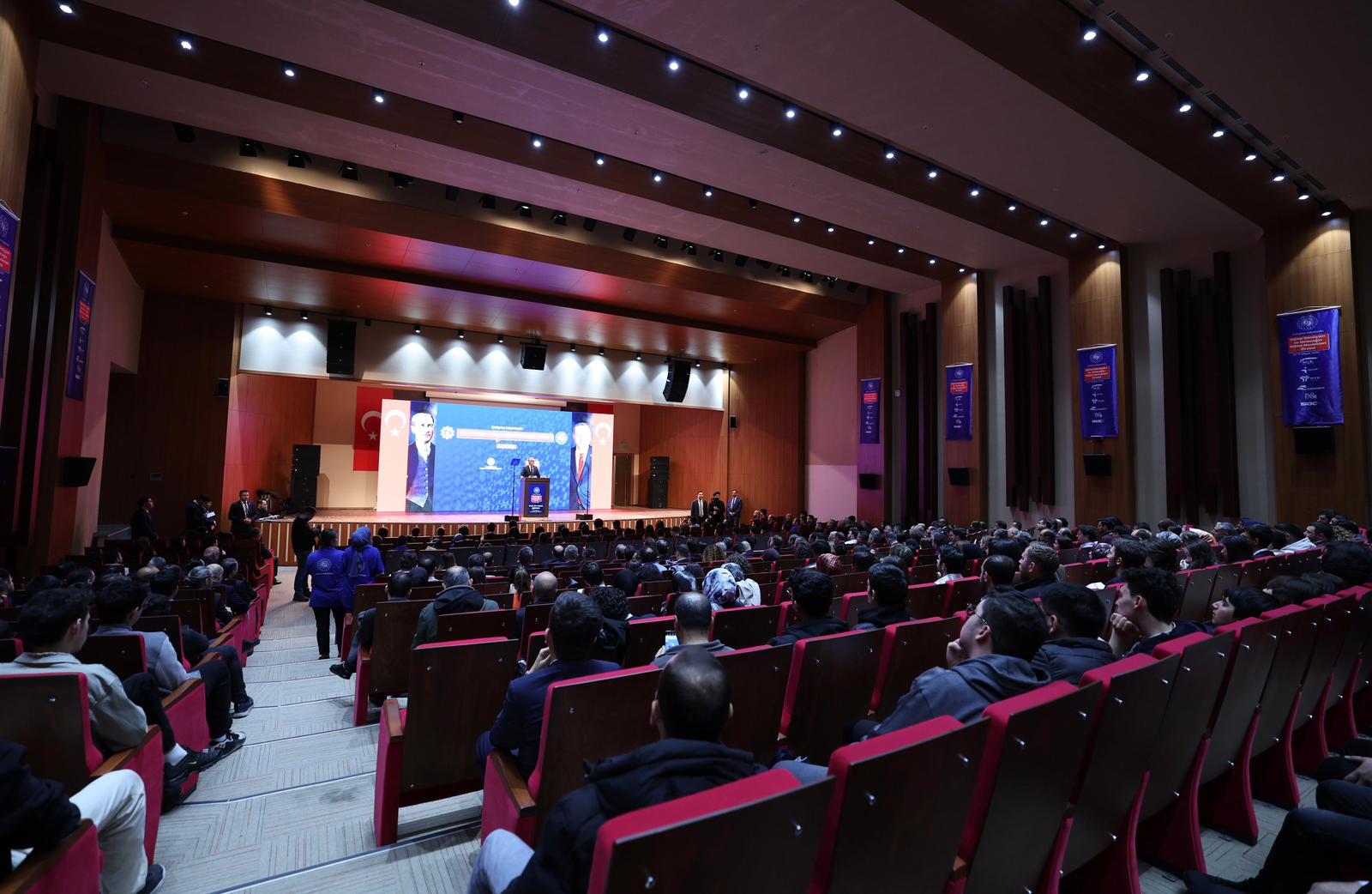 Bakan Işıkhan, Çalışma Hayatında Dijital Dönüşüm ve Geleceğin Dijital Meslekleri Zirvesi’ne Katıldı