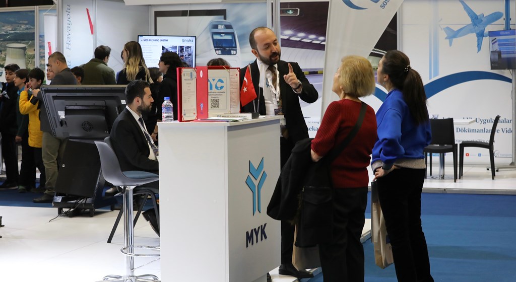 Çalışma ve Sosyal Güvenlik Bakanı Prof. Dr. Vedat Işıkhan, Türkiye Verimlilik Vakfı ve Ankara Bilim Üniversitesinin ev sahipliğinde ATO Congresium'da düzenlenen "Gelecek İçin Teknolojiler" temalı 6. Verimlilik ve Teknoloji Fuarı'nı ziyaret etti.