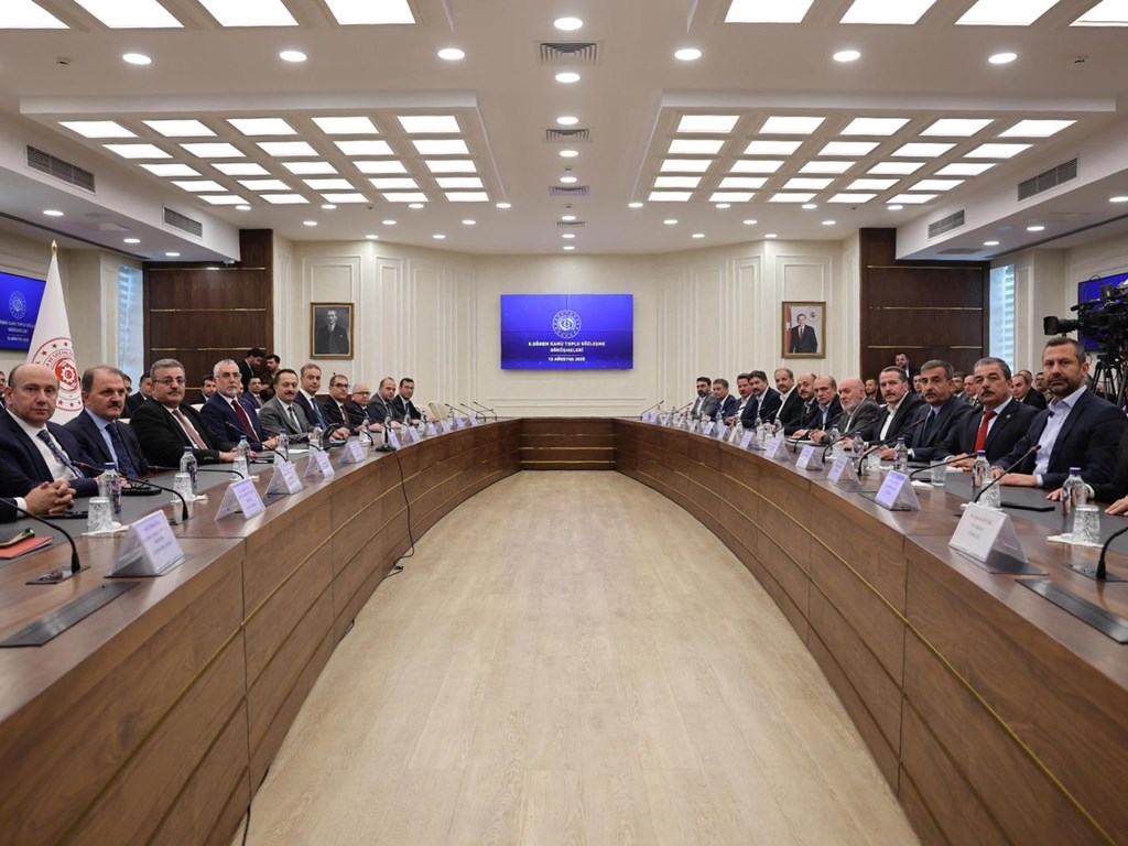 Bakan Işıkhan, 8. Dönem Toplu Sözleşme Görüşmeleri Kapsamında Memur Konfederasyonları ve Sendika Genel Başkanları ile Bir Araya Geldi