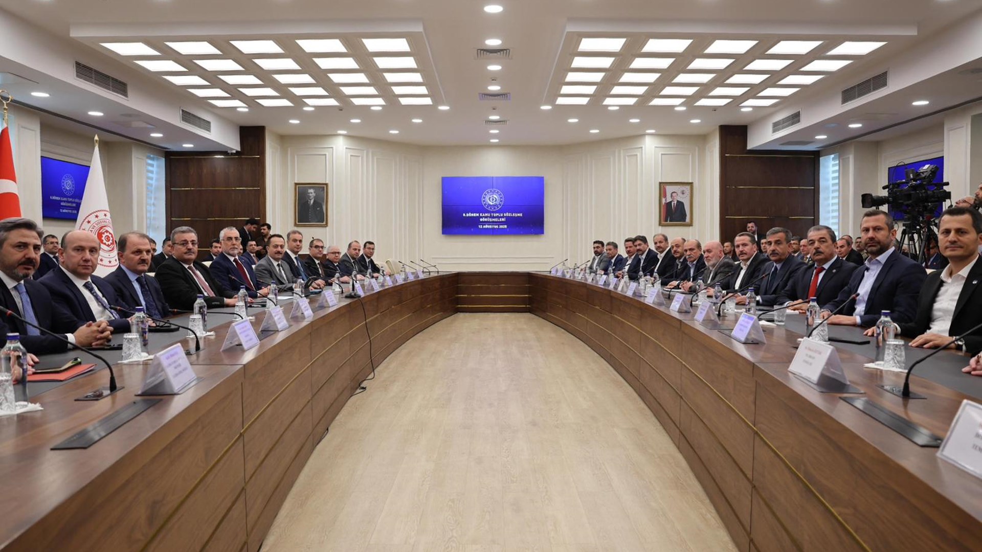 Bakan Işıkhan, 8. Dönem Toplu Sözleşme Görüşmeleri Kapsamında Memur Konfederasyonları ve Sendika Genel Başkanları ile Bir Araya Geldi