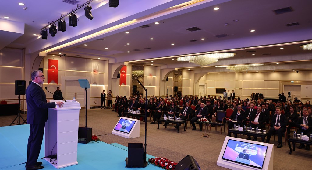 Çalışma ve Sosyal Güvenlik Bakanı Prof. Dr. Vedat Işıkhan, Çalışma Genel Müdürlüğü tarafından düzenlenen “Çalışma Hayatında Kadın Paneli” ne iştirak etti.