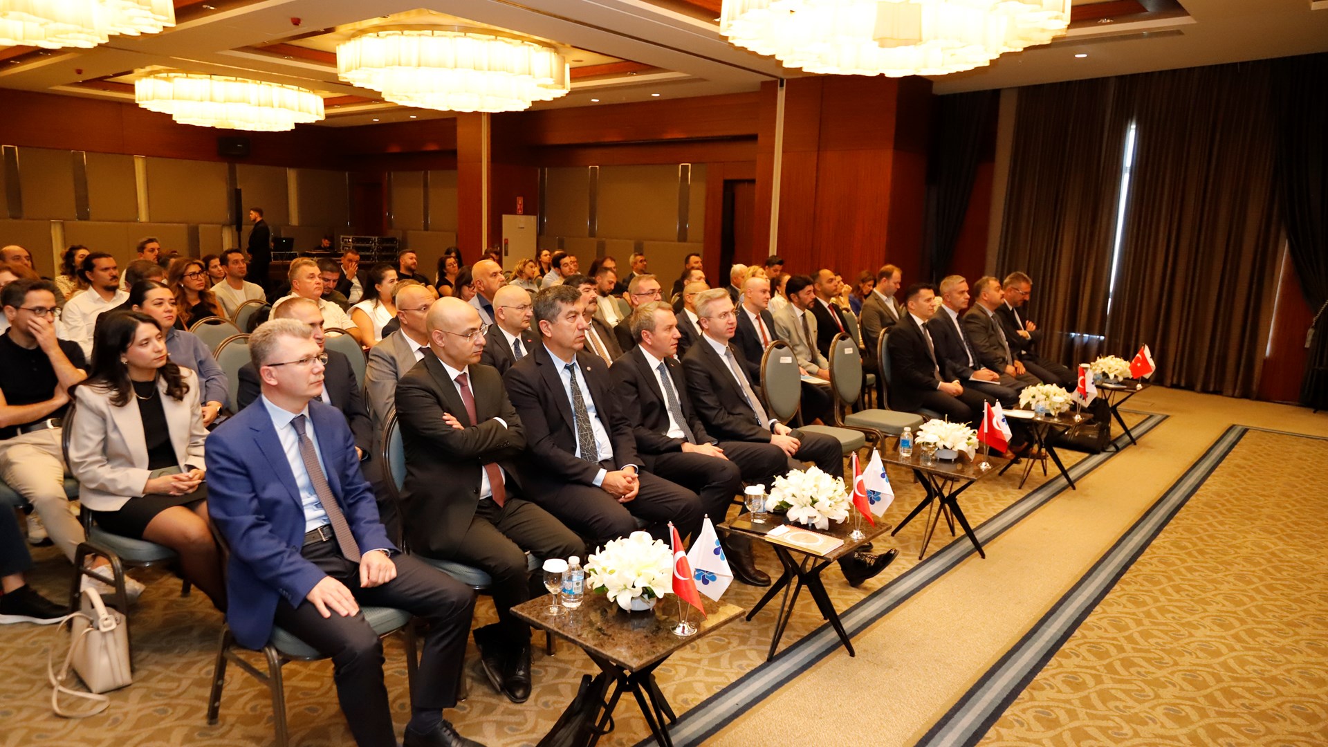 Bakanlığımız ile Türkiye İşveren Sendikaları Konfederasyonu (TİSK) işbirliğinde düzenlenen Çalışma Hayatı İstişare Toplantısı’nın ikincisi 16 Eylül 2025 tarihinde Bursa’da gerçekleştirildi.