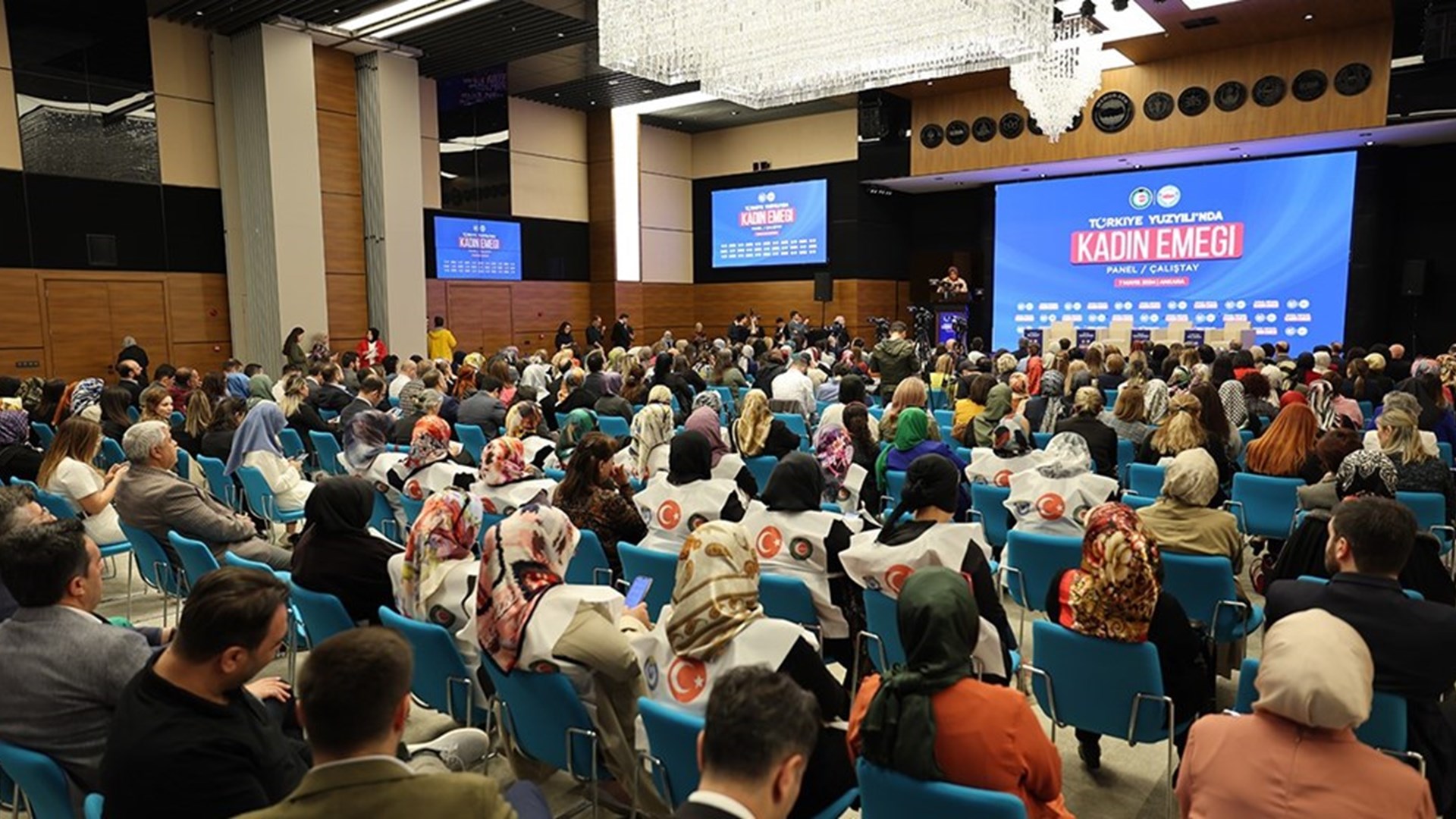 Programa Katılan Bakan Yardımcımız Faruk Özçelik, “Sendikal Örgütlenmede Kadınların Daha Fazla Yer Almasını Önemsiyoruz, Güçlü Kadın Güçlü Toplum Demektir” Açıklamasını Yaptı