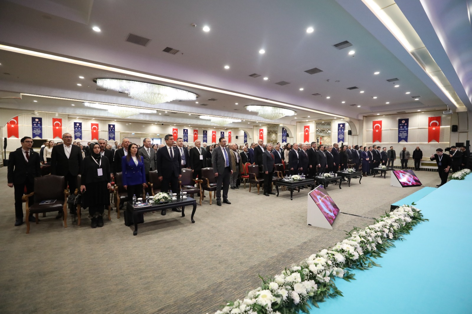 20 Şubat Dünya Sosyal Adalet Günü vesilesiyle, Bakanlığımızın öncülüğünde ve Küresel Sosyal Adalet Koalisyonu kapsamında düzenlenen “Dijitalleşme ve Yeşil Dönüşüm Çerçevesinde Sosyal Adalet Forumu” geniş katılımla gerçekleştirildi. Forum, Türkiye İşveren Sendikaları Konfederasyonu (TİSK), Türkiye İşçi Sendikaları Konfederasyonu (TÜRK-İŞ), Memur Sendikaları Konfederasyonu (MEMUR-SEN) ve Türkiye Kamu Çalışanları Sendikaları Konfederasyonu (KAMU-SEN) işbirliğiyle düzenlendi.