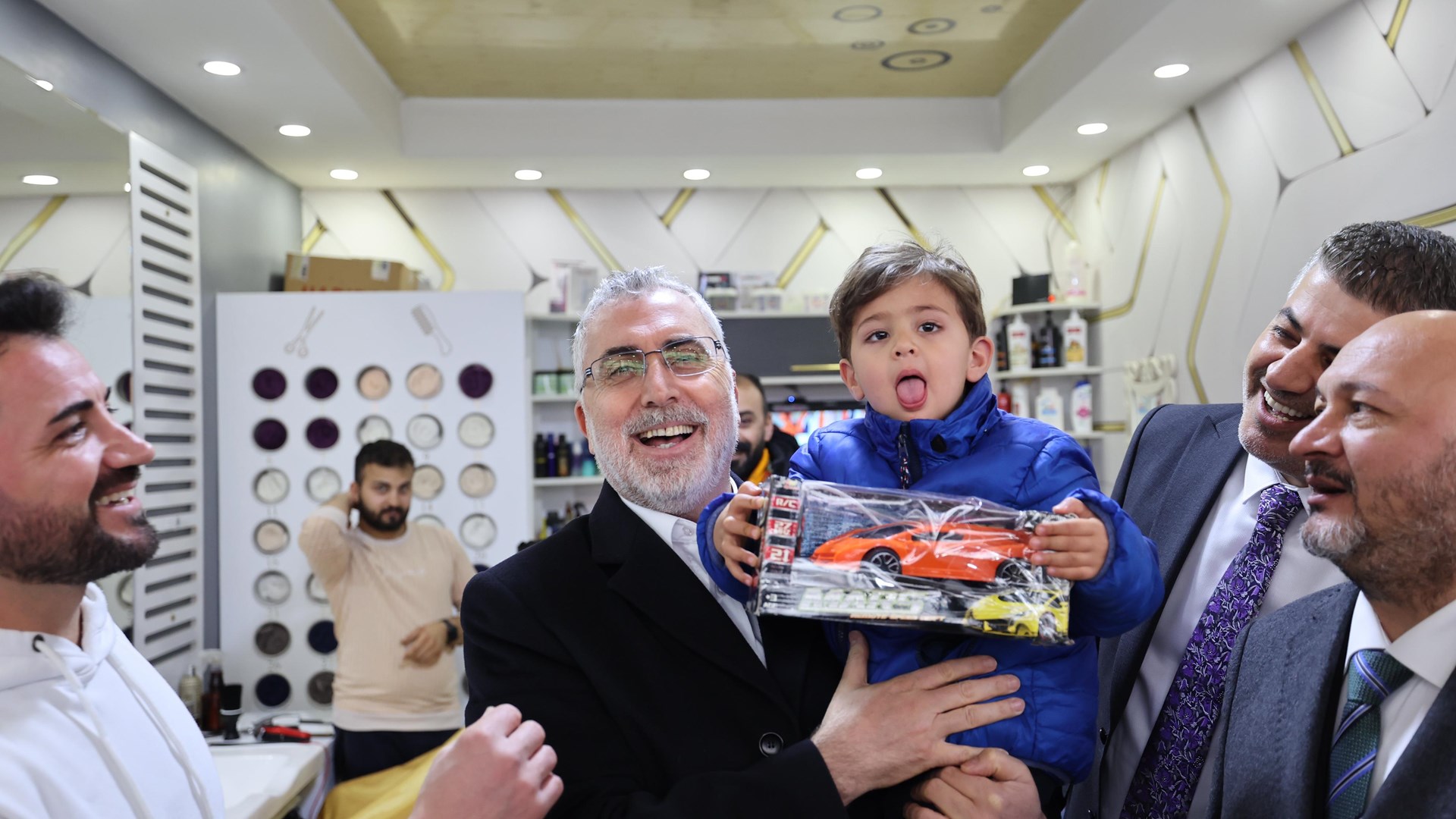 Çalışma ve Sosyal Güvenlik Bakanı Prof. Dr. Vedat Işıkhan, çeşitli temaslarda bulunmak ve programlara katılmak üzere Adıyaman’a gitti.