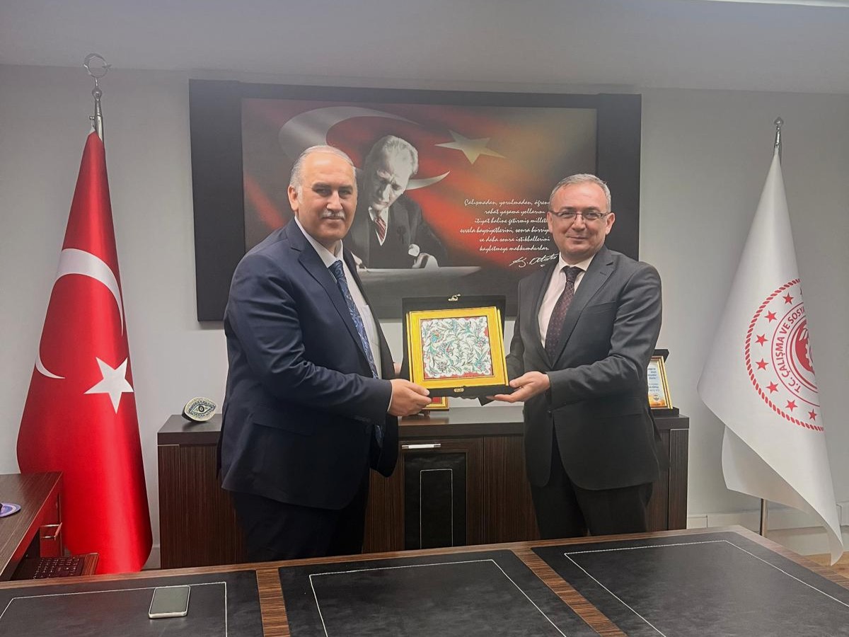 Rehberlik ve Teftiş Başkanımız Erol Güner, 21 Nisan 2026 tarihinde Bursa Rehberlik ve Teftiş Grup Başkanlığını ziyaret etti. 