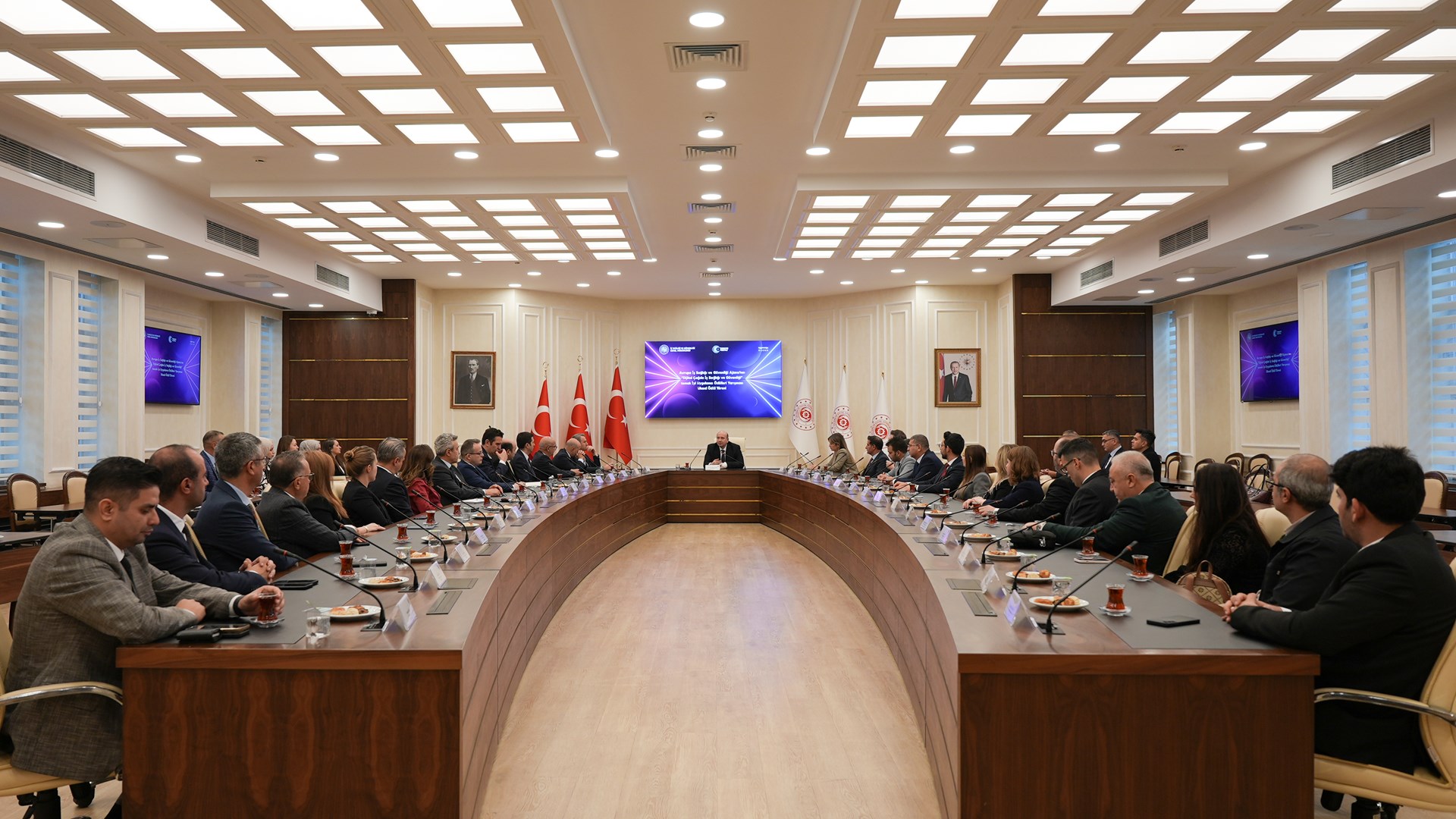 Ülkemizi Avrupa’da Temsil Etmeye Hak Kazanan İki İş Yerine ve Jüri Özel Ödülüne Layık Görülen Üç İş Yerine Ödülleri Törenle Takdim Edildi.