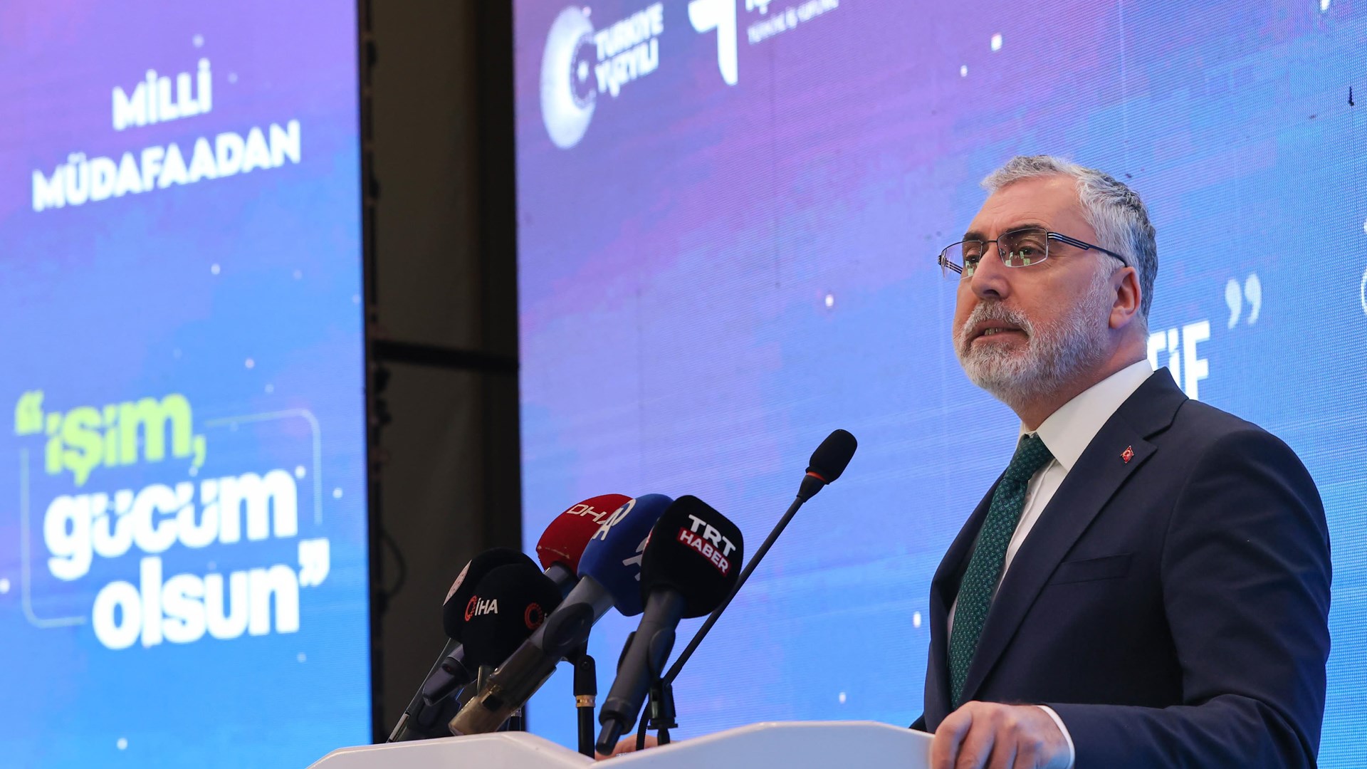 Çalışma ve Sosyal Güvenlik Bakanı Prof. Dr. Vedat Işıkhan, Manisa’da düzenlenen “İş-Pozitif Kadın İstihdamı Projesi Tanıtım Toplantısı” na iştirak etti.