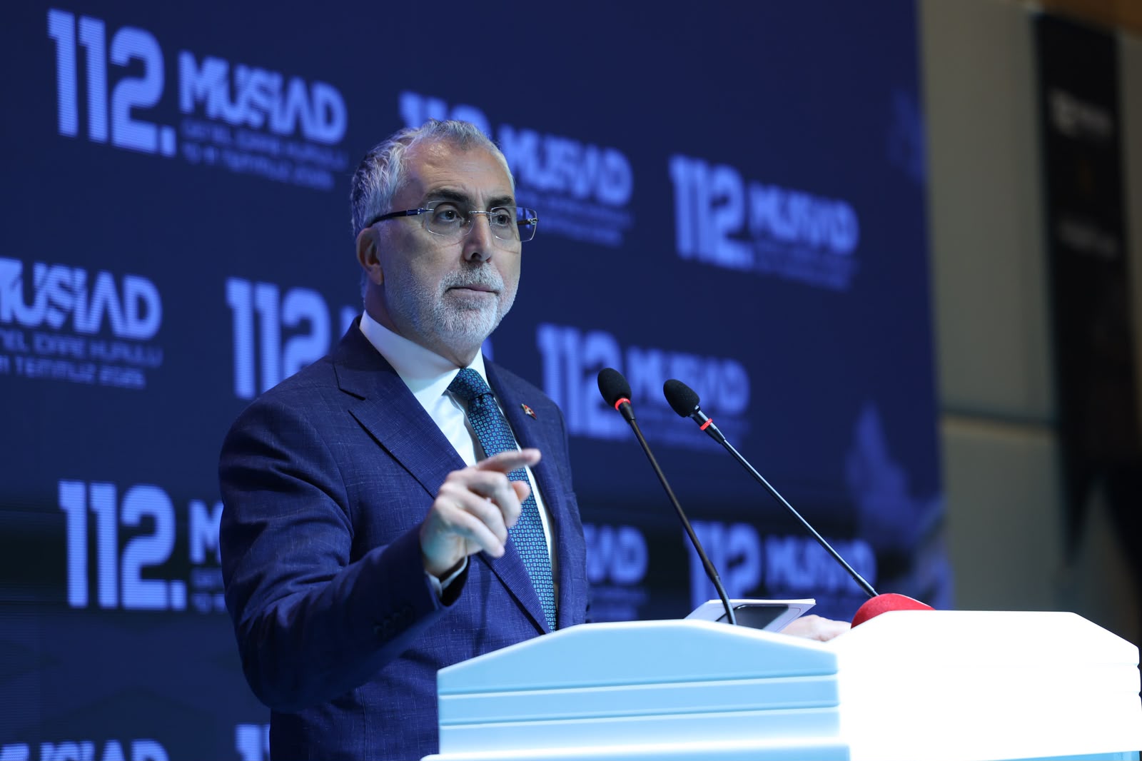 Çalışma ve Sosyal Güvenlik Bakanı Prof. Dr. Vedat Işıkhan, bir dizi ziyaretlerde bulunmak ve programlara katılmak üzere Malatya’ya gitti.