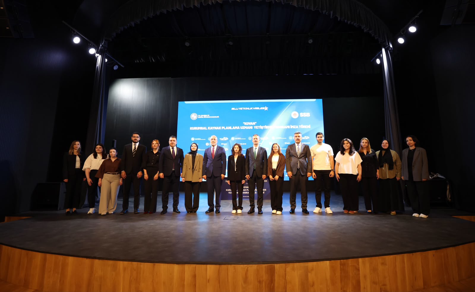 Çalışma ve Sosyal Güvenlik Bakanı Prof. Dr. Vedat Işıkhan, Çalışma ve Sosyal Güvenlik Bakanlığı Türkiye İş Kurumu (İŞKUR) ile Savunma Sanayii Başkanlığı ve HAVELSAN arasında düzenlenen KOVAN Programı İşbirliği Protokolü İmza Töreni’ne katıldı.