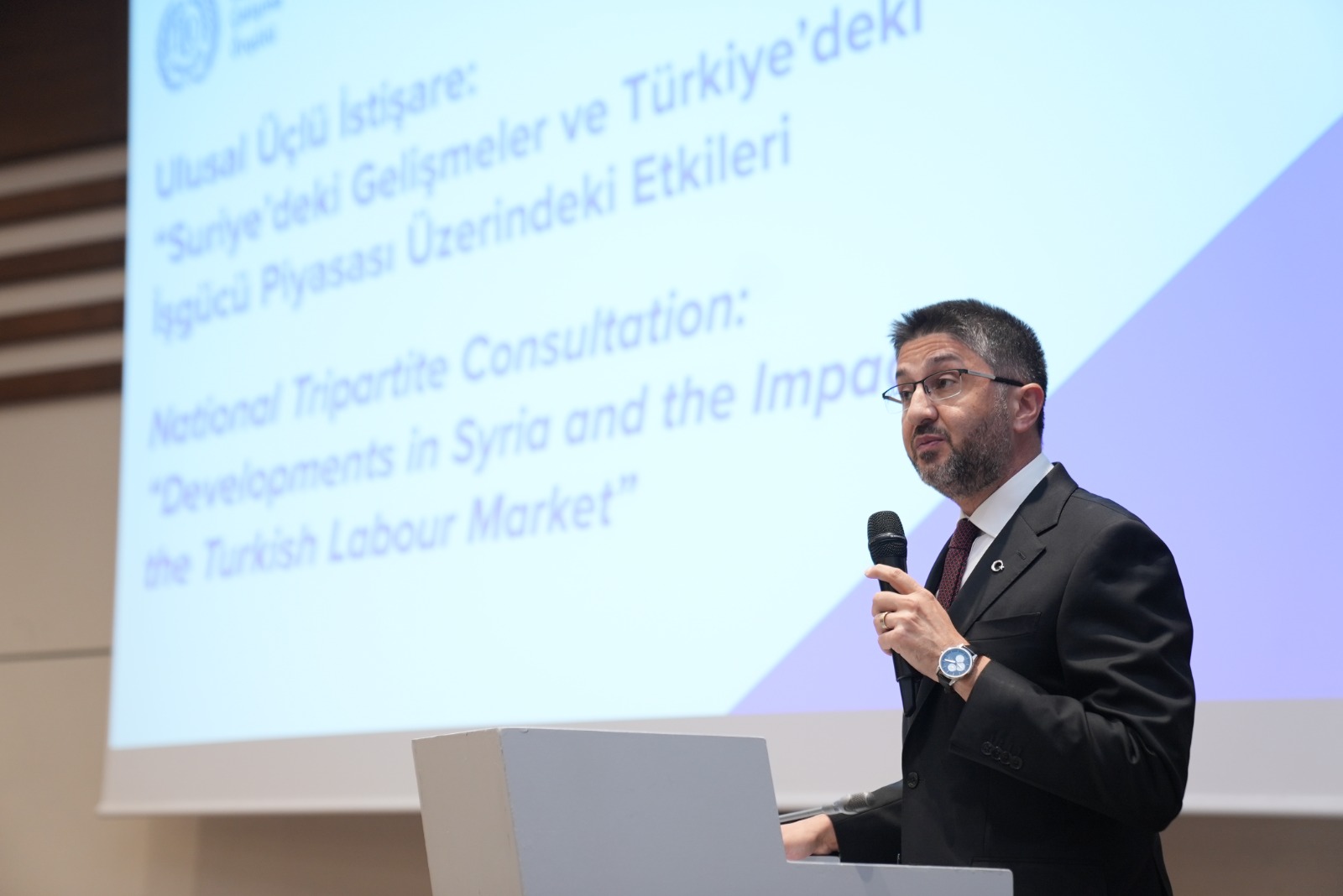 Uluslararası Çalışma Örgütü (ILO) Türkiye Ofisi’nin koordinasyonunda, 13 Mayıs 2025 tarihinde Ankara’da “Ulusal Üçlü İstişare: Suriye’deki Gelişmeler ve Türkiye’deki İşgücü Piyasası Üzerindeki Etkileri” başlıklı bir etkinlik düzenlendi.