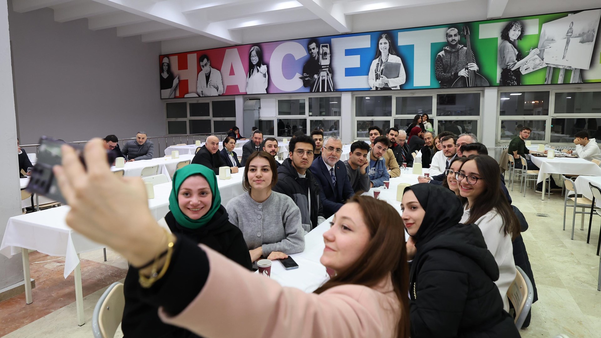 Bakan Işıkhan, Hacettepe Üniversitesi İftar Programında Öğrencilerle Bir Araya Geldi