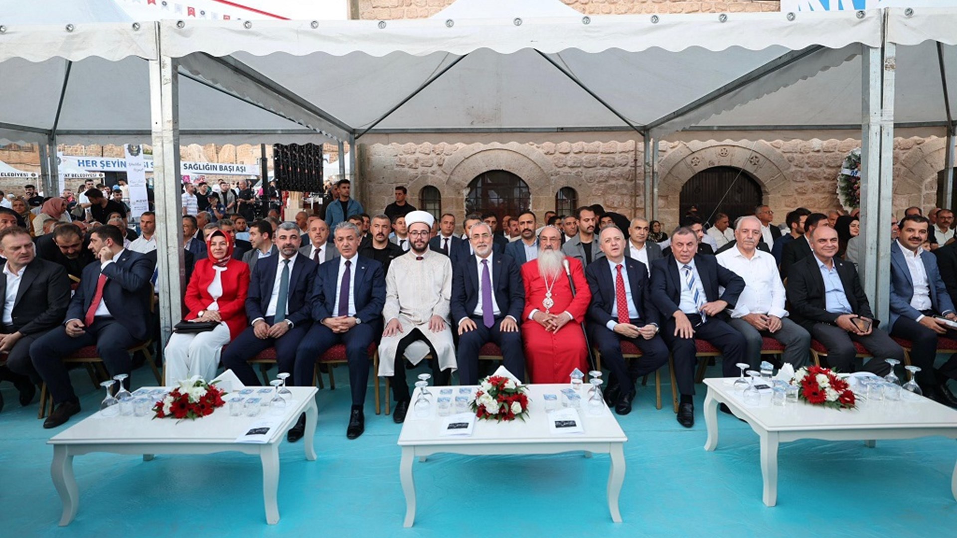 Çalışma ve Sosyal Güvenlik Bakanı Prof. Dr. Vedat Işıkhan, çeşitli ziyaretlerde bulunmak ve programlara katılmak üzere Mardin’e gitti.