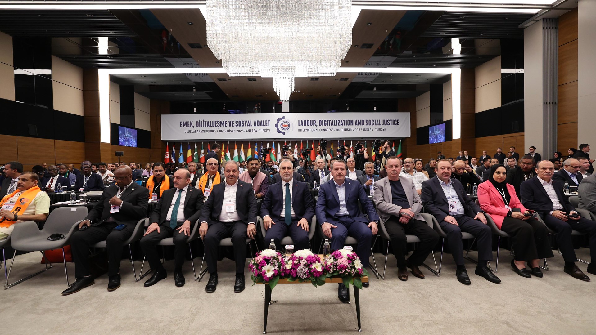 Bakan Işıkhan, Memur-Sen’in “Uluslararası Emek, Dijitalleşme ve Sosyal Adalet Kongresi” ne Katıldı