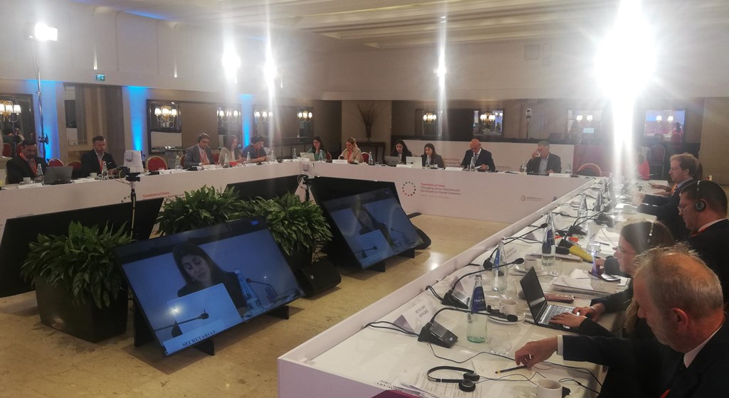 Malta Hükümeti ile Avrupa Konseyi tarafından düzenlenen “İşlerin Dönüşümü: Değişen İşgücü Piyasaları ve Sosyal Uyum Üzerindeki Etkisi” konulu Konferans ile Avrupa Sosyal Uyum Komitesi'nin (CCS) üçüncü toplantısı, 14-15 Haziran 2023 tarihlerinde Malta’da gerçekleştirildi.