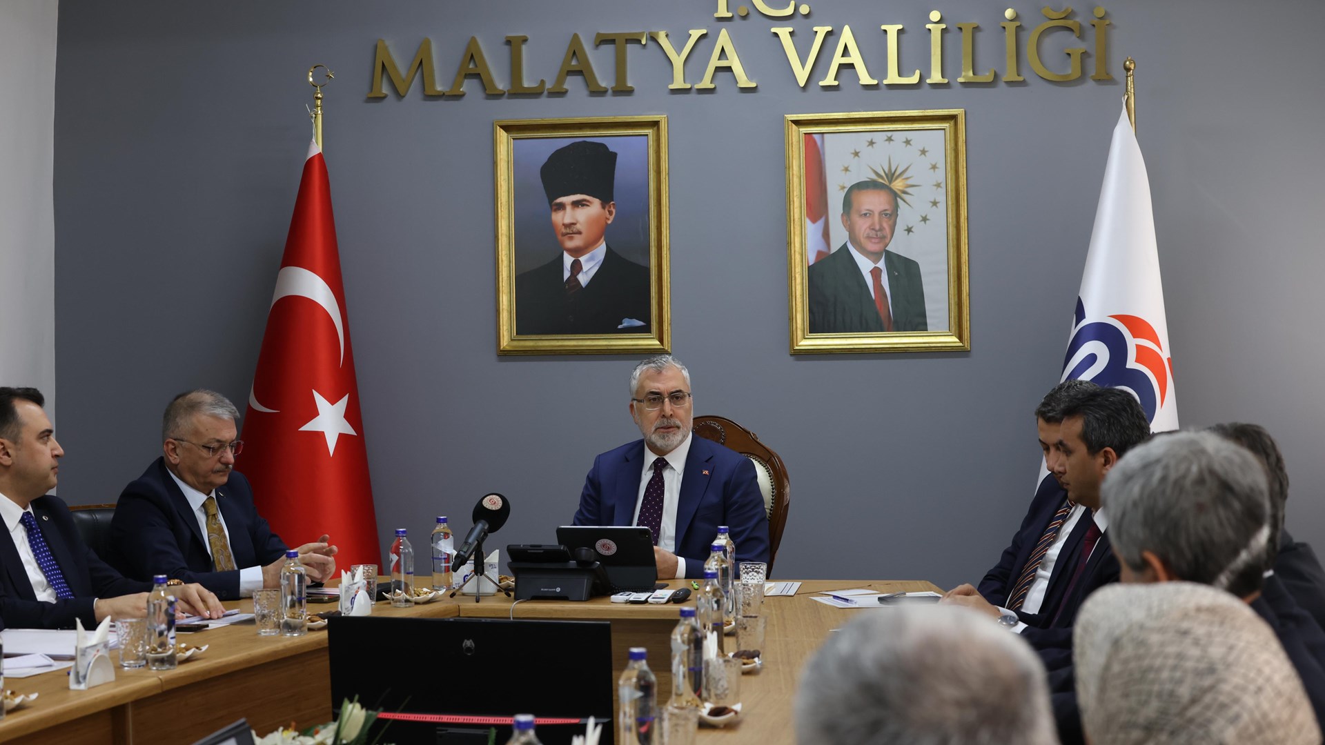 Çalışma ve Sosyal Güvenlik Bakanı Prof. Dr. Vedat Işıkhan, çeşitli ziyaretlerde bulunmak ve programlara katılmak üzere Malatya’ya gitti.