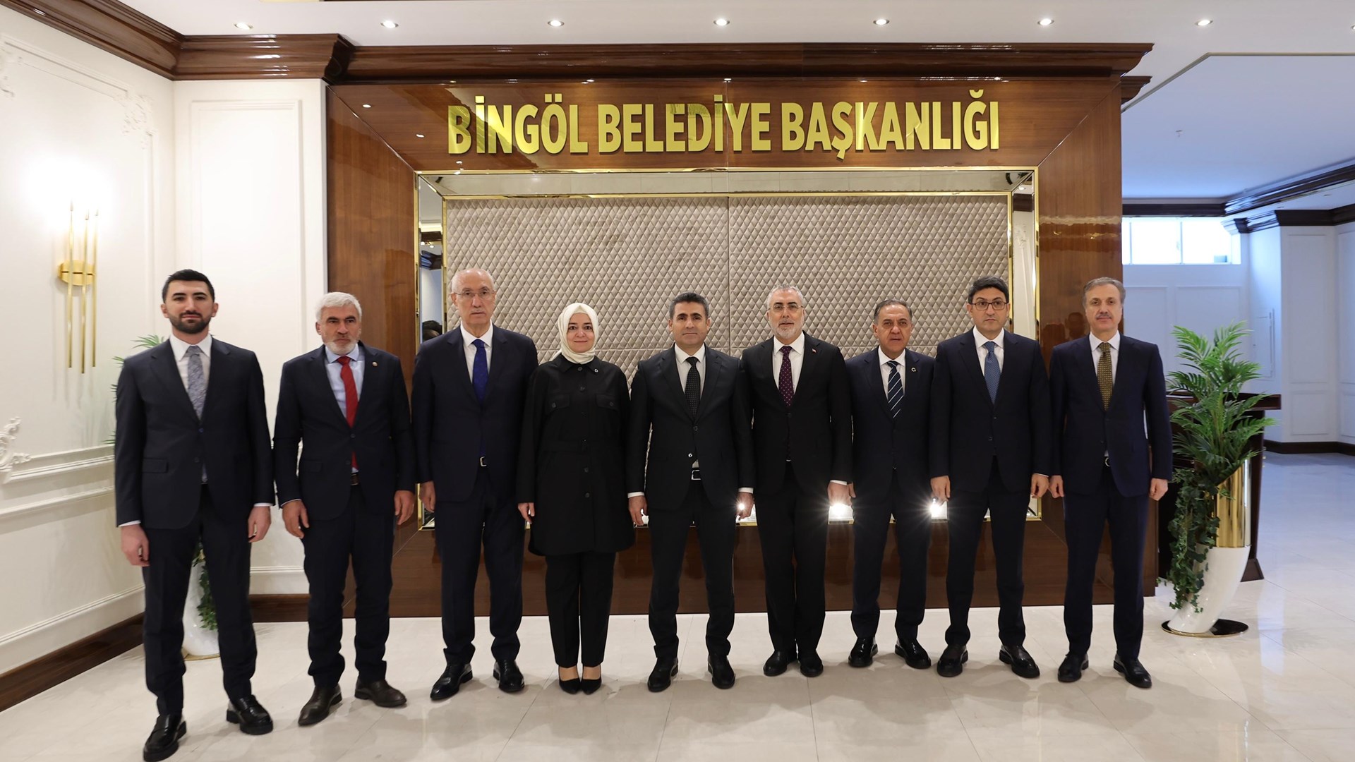 Bakan Işıkhan, Bingöl’de Ziyaretlerde Bulundu