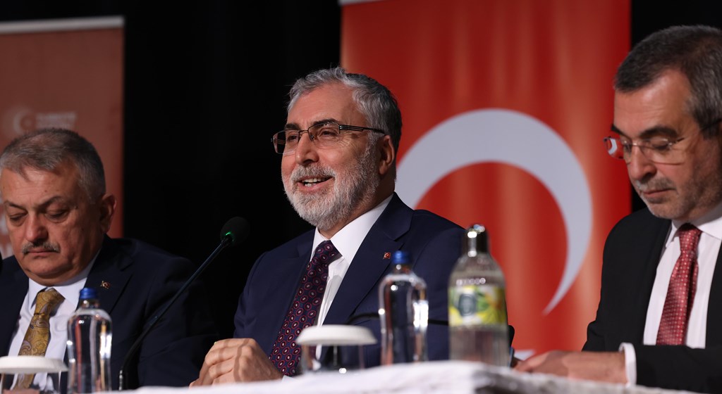 Çalışma ve Sosyal Güvenlik Bakanı Prof. Dr. Vedat Işıkhan, çeşitli ziyaretlerde bulunmak ve programlara katılmak üzere Malatya’ya gitti.