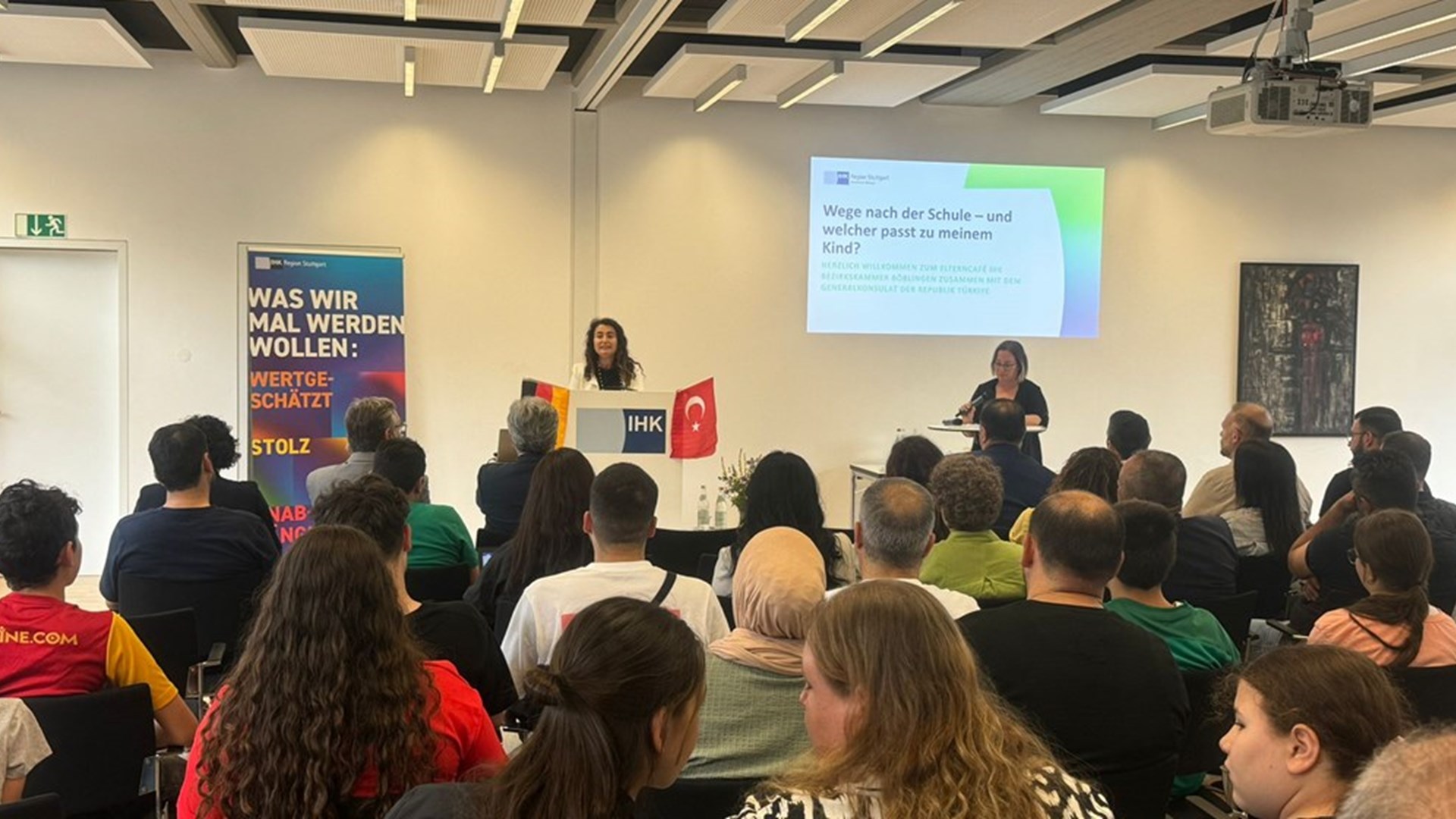 In the run-up to the summer holidays, the Stuttgart Attaché Office for Labour and Social Security provided young people and their parents with comprehensive information on post-school vocational training and higher education options.