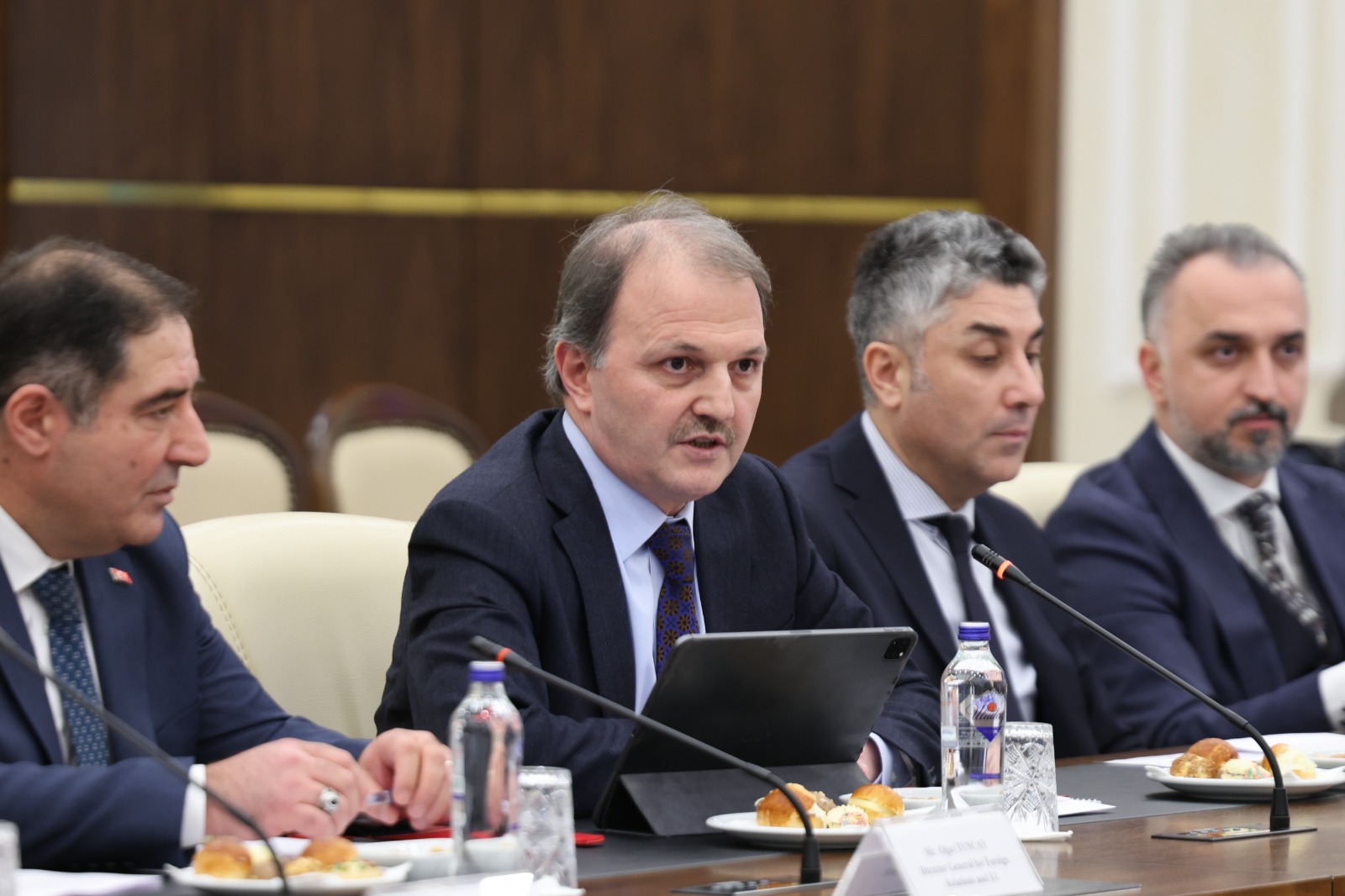 Deputy Minister Dr. Adnan ERTEM hosted the OECD delegation, led by Mr. Pierre Beynet, Head of the OECD Country Studies Division, at the Ministry to discuss evaluations regarding the draft of the 2024 Türkiye Review Report prepared by the OECD Economic and Development Review Committee (EDRC).