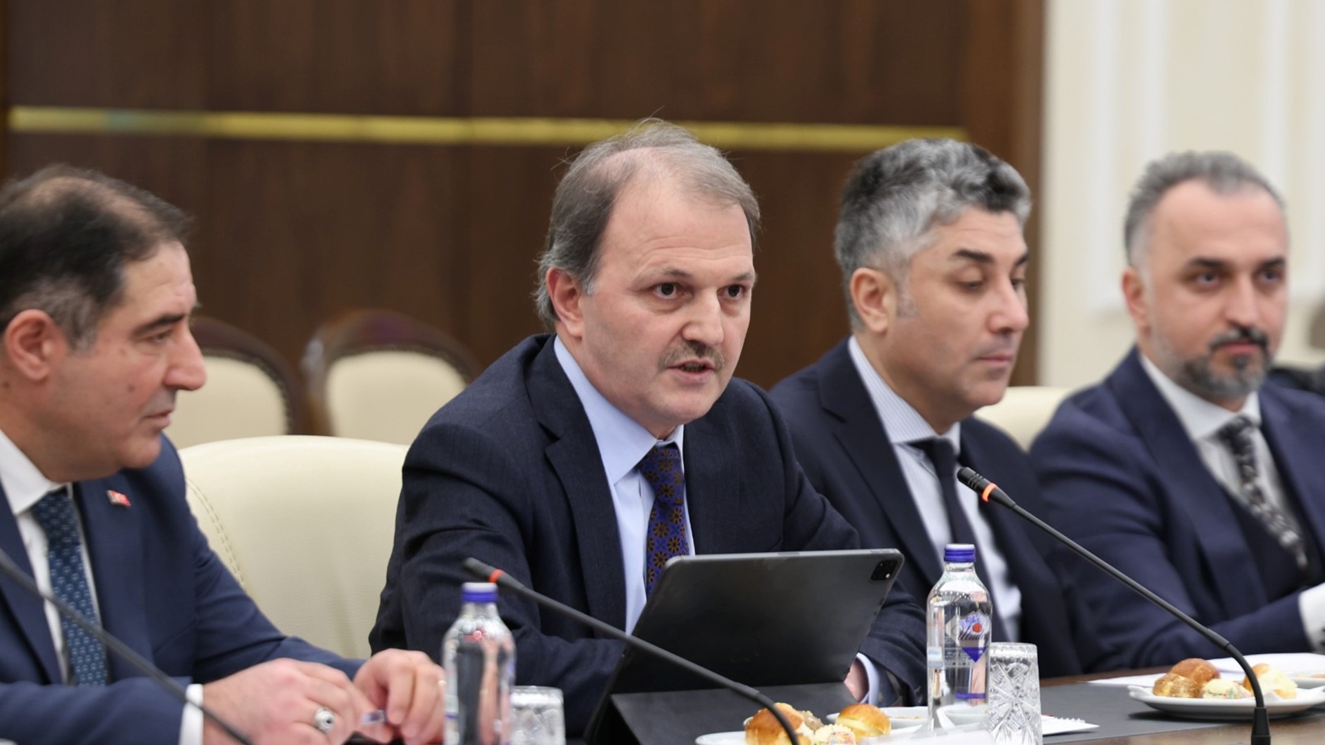 Deputy Minister Dr. Adnan ERTEM hosted the OECD delegation, led by Mr. Pierre Beynet, Head of the OECD Country Studies Division, at the Ministry to discuss evaluations regarding the draft of the 2024 Türkiye Review Report prepared by the OECD Economic and Development Review Committee (EDRC).