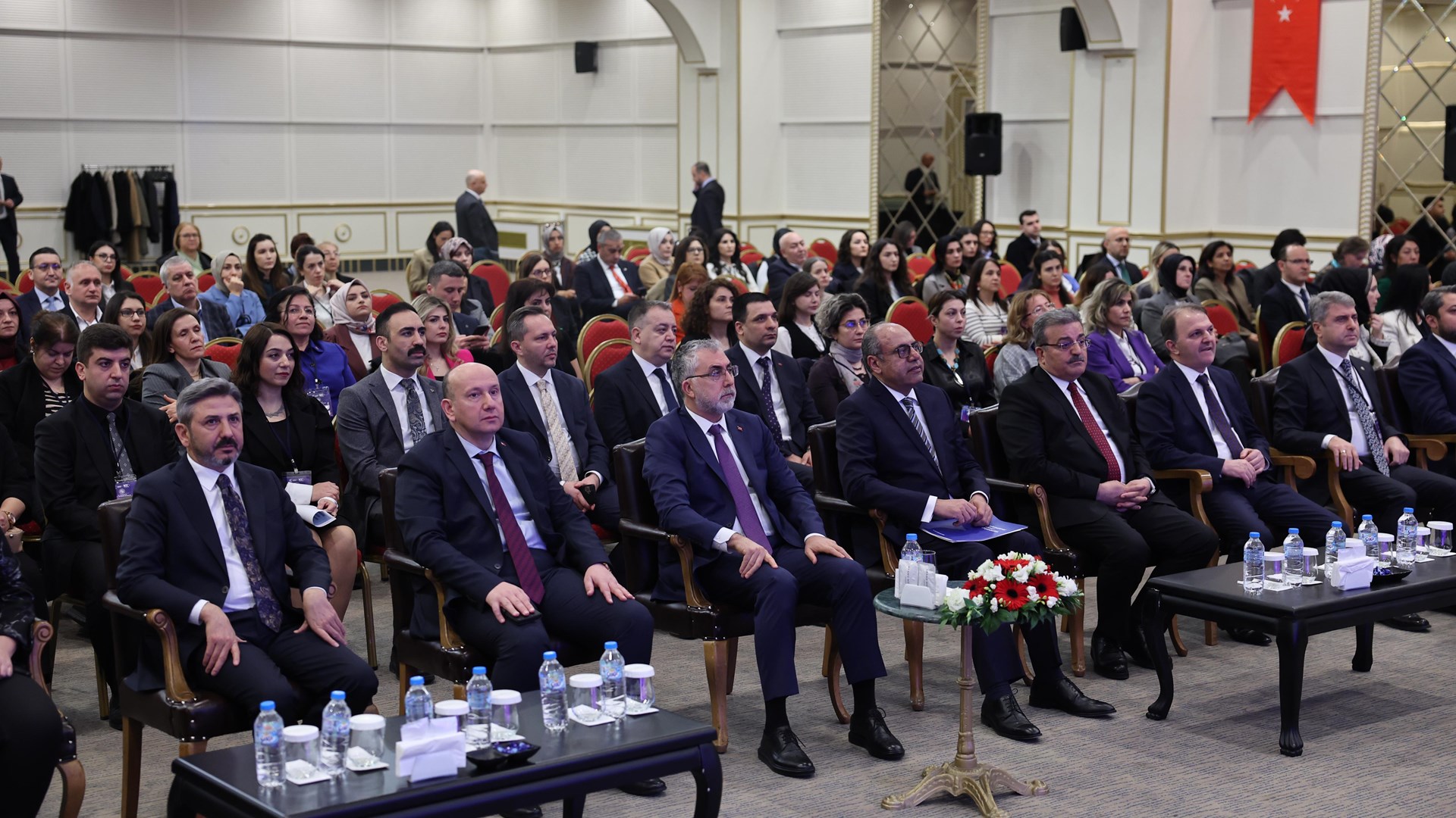 Çalışma ve Sosyal Güvenlik Bakanı Prof. Dr. Vedat Işıkhan, Çalışma Genel Müdürlüğü tarafından düzenlenen “Çalışma Hayatında Kadın Paneli” ne iştirak etti.