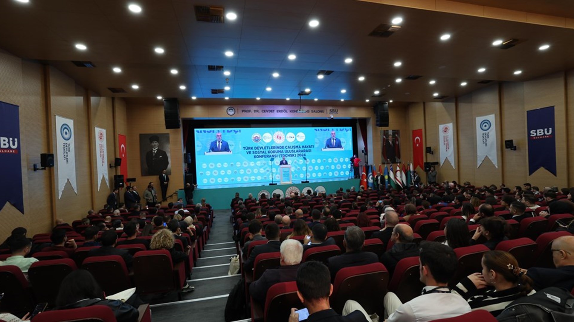 Minister of Labour and Social Security Prof. Dr. Vedat Işıkhan attended the opening ceremony of the ‘International Conference on Labour Life and Social Protection in Turkic States’ organised by the Ministry of Labour and Social Security at the Prof. Dr. Cevdet Erdöl Conference Hall of the University of Health Sciences between 31 October and 1 November.
