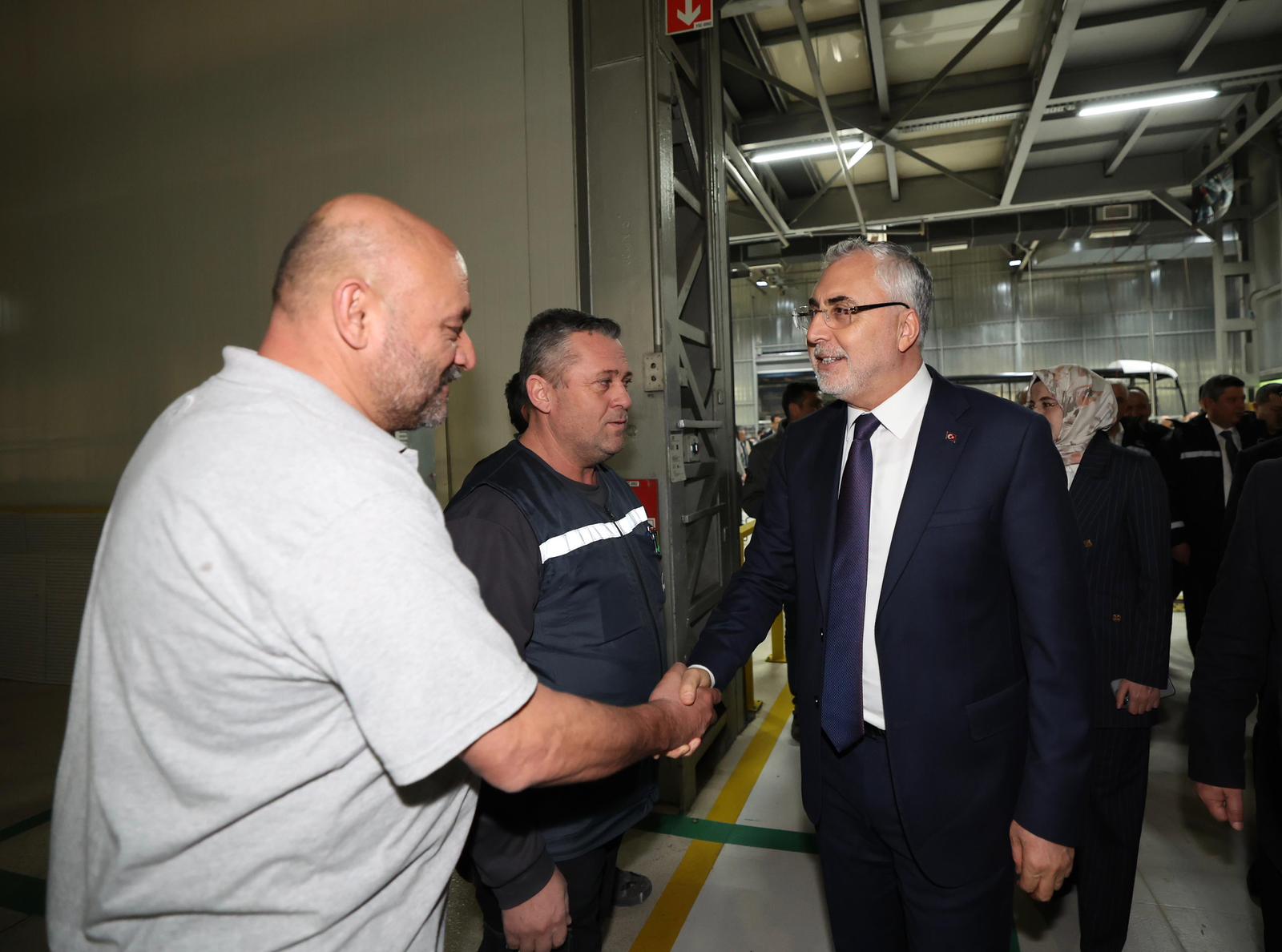 Bakan Işıkhan, İlk İftarını Fabrikada İşçilerle Yaptı