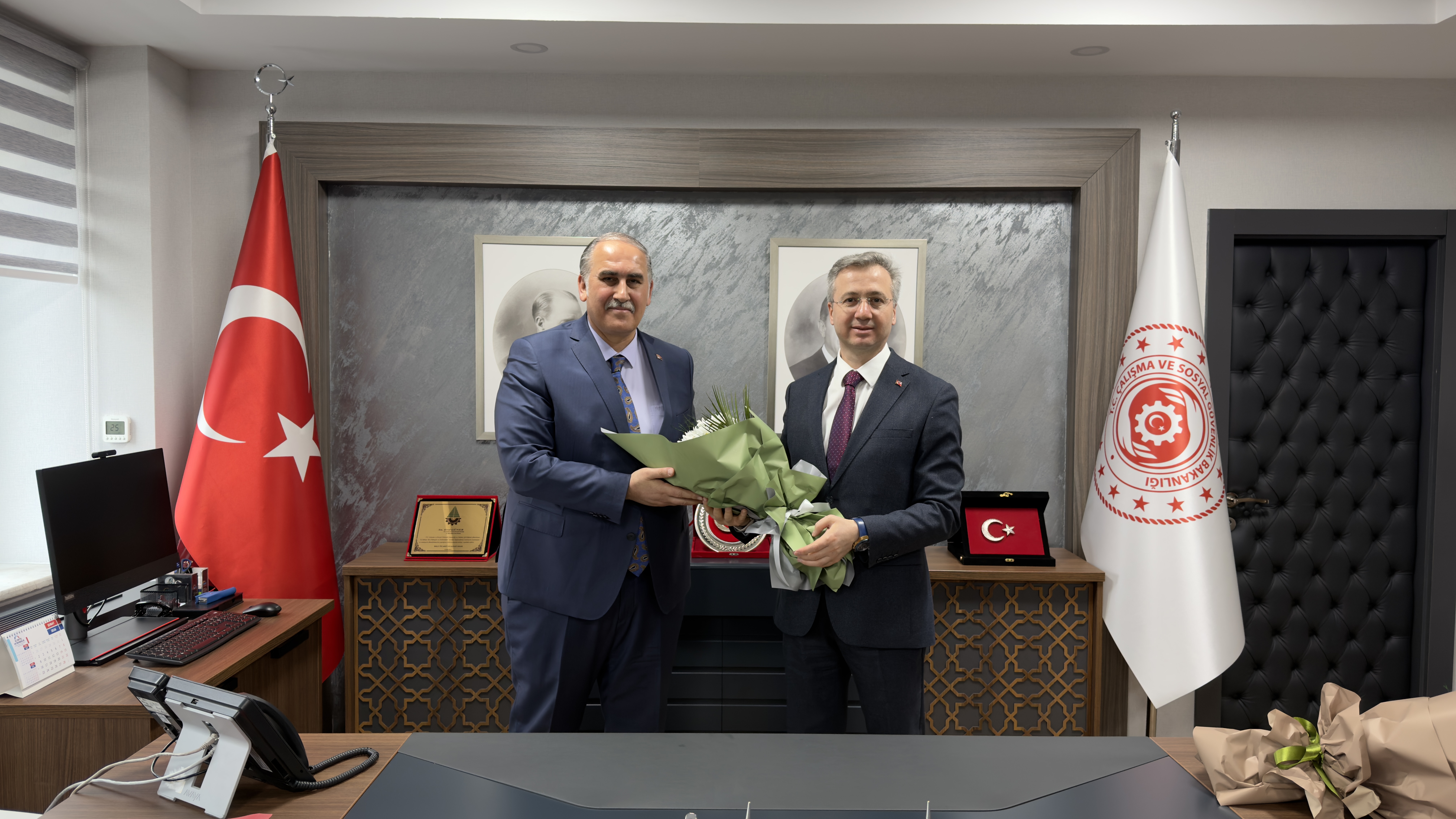 Rehberlik ve Teftiş Başkanımız Erol Güner, düzenlenen devir teslim töreninde görevi Başkanımız Bekir Aktürk’ten devraldı.