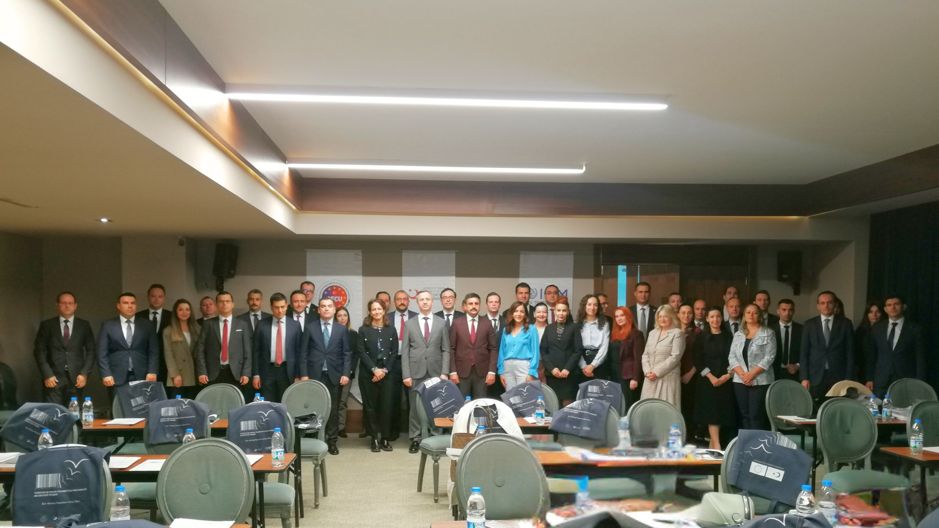 2025–2030 İnsan Ticaretiyle Mücadele Ulusal Eylem Planı kapsamında iş müfettişlerimizin mesleki yetkinliklerini artırmak amacıyla düzenlenen üç günlük çalıştay, 6 Ekim 2025 tarihinde gerçekleştirilen açılış oturumuyla başladı. Başkanlığımız ve Göç İdaresi Başkanlığı iş birliğiyle düzenlenen program, insan ticareti ve zorla çalıştırma ile mücadelede teftiş süreçlerinin etkinliğini artırmaya odaklanıyor.